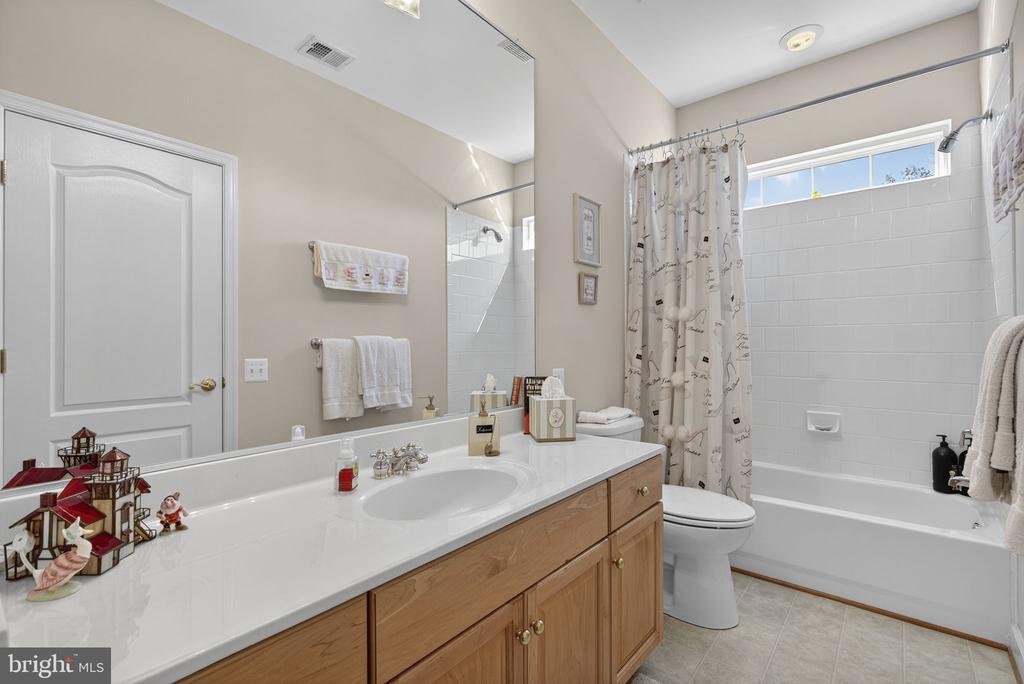 10142 ADA RD, MARSHALL, Virginia, 5 Bedrooms Bedrooms, ,4 BathroomsBathrooms,Residential,10142 ADA RD,VAFQ2019368 MLS # VAFQ2019368