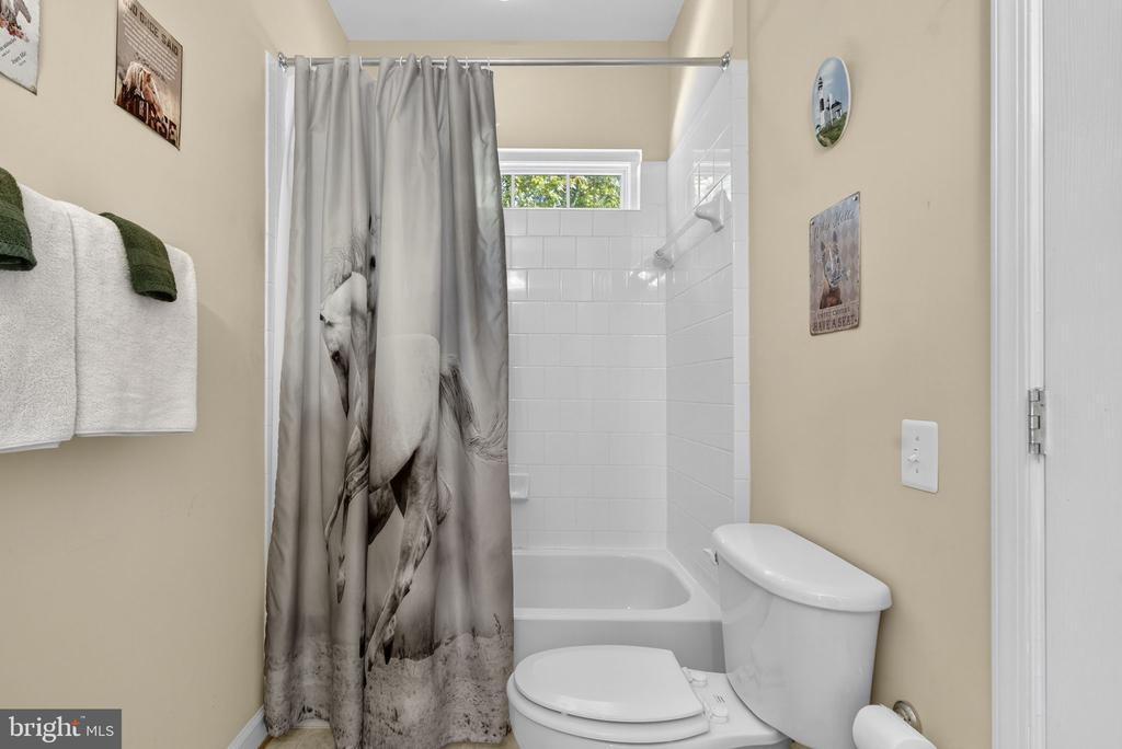 10142 ADA RD, MARSHALL, Virginia, 5 Bedrooms Bedrooms, ,4 BathroomsBathrooms,Residential,10142 ADA RD,VAFQ2019368 MLS # VAFQ2019368