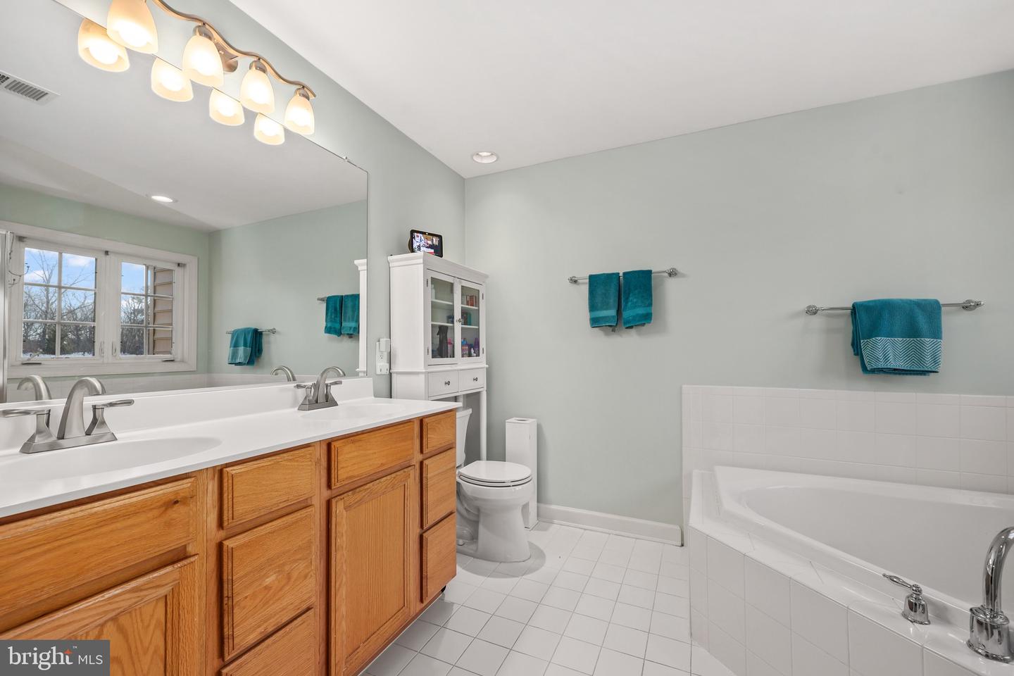 12801 HALF MOON LN, WOODBRIDGE, Virginia 22192, 4 Bedrooms Bedrooms, ,3 BathroomsBathrooms,Residential,For sale,12801 HALF MOON LN,VAPW2103894 MLS # VAPW2103894