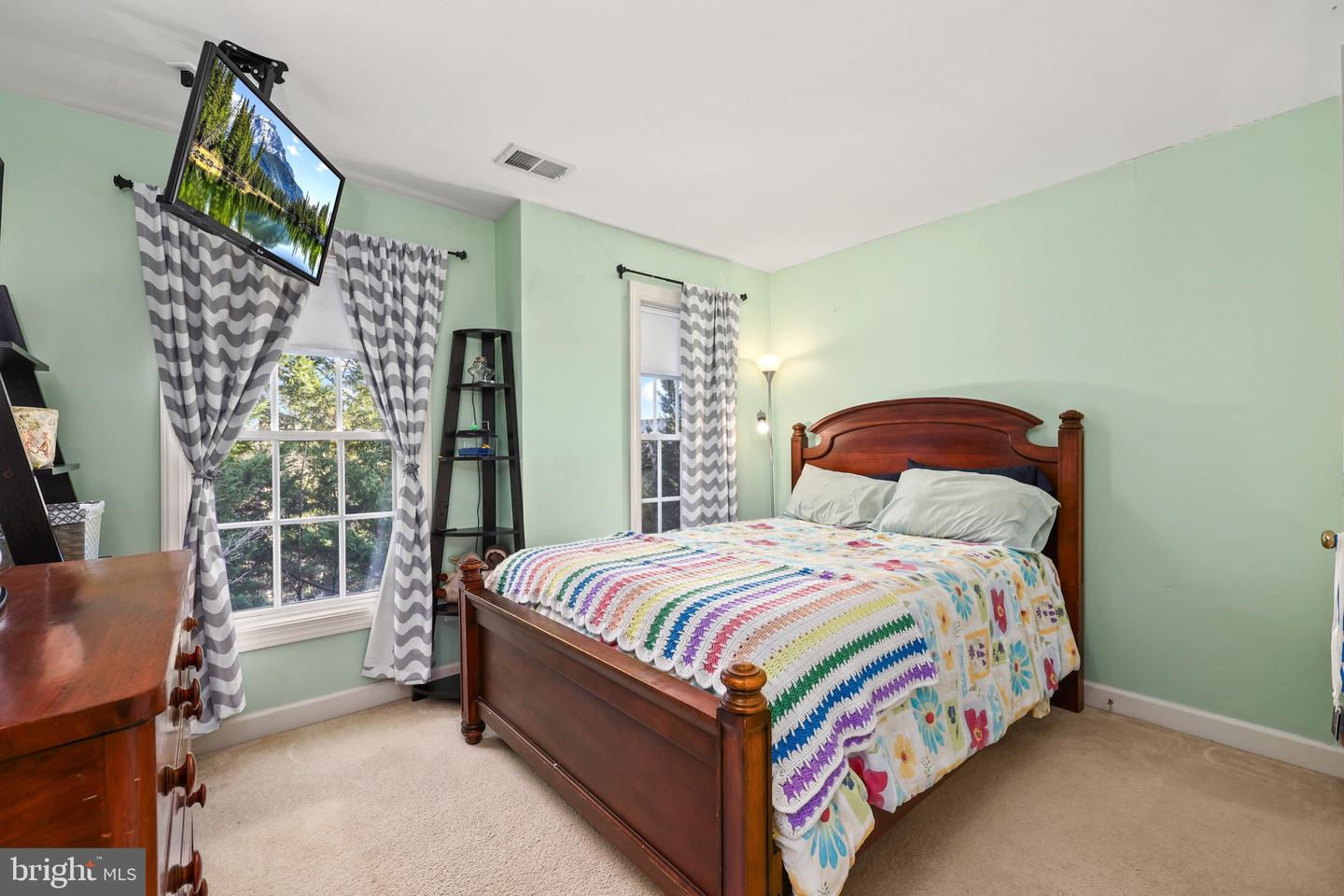 12801 HALF MOON LN, WOODBRIDGE, Virginia 22192, 4 Bedrooms Bedrooms, ,3 BathroomsBathrooms,Residential,For sale,12801 HALF MOON LN,VAPW2103894 MLS # VAPW2103894