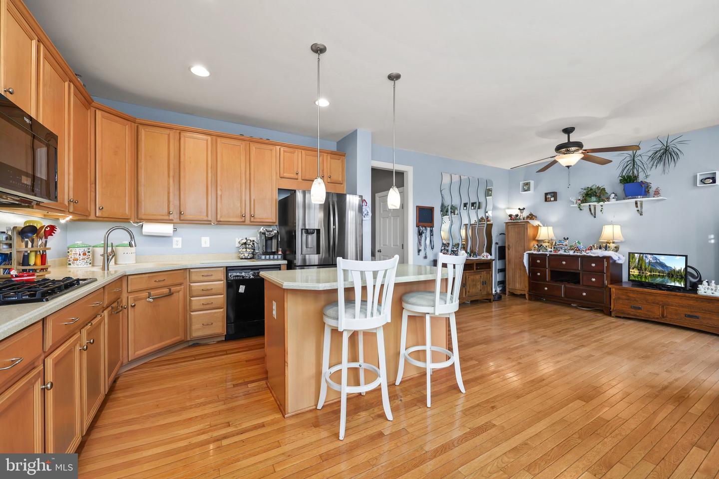 12801 HALF MOON LN, WOODBRIDGE, Virginia 22192, 4 Bedrooms Bedrooms, ,3 BathroomsBathrooms,Residential,For sale,12801 HALF MOON LN,VAPW2103894 MLS # VAPW2103894