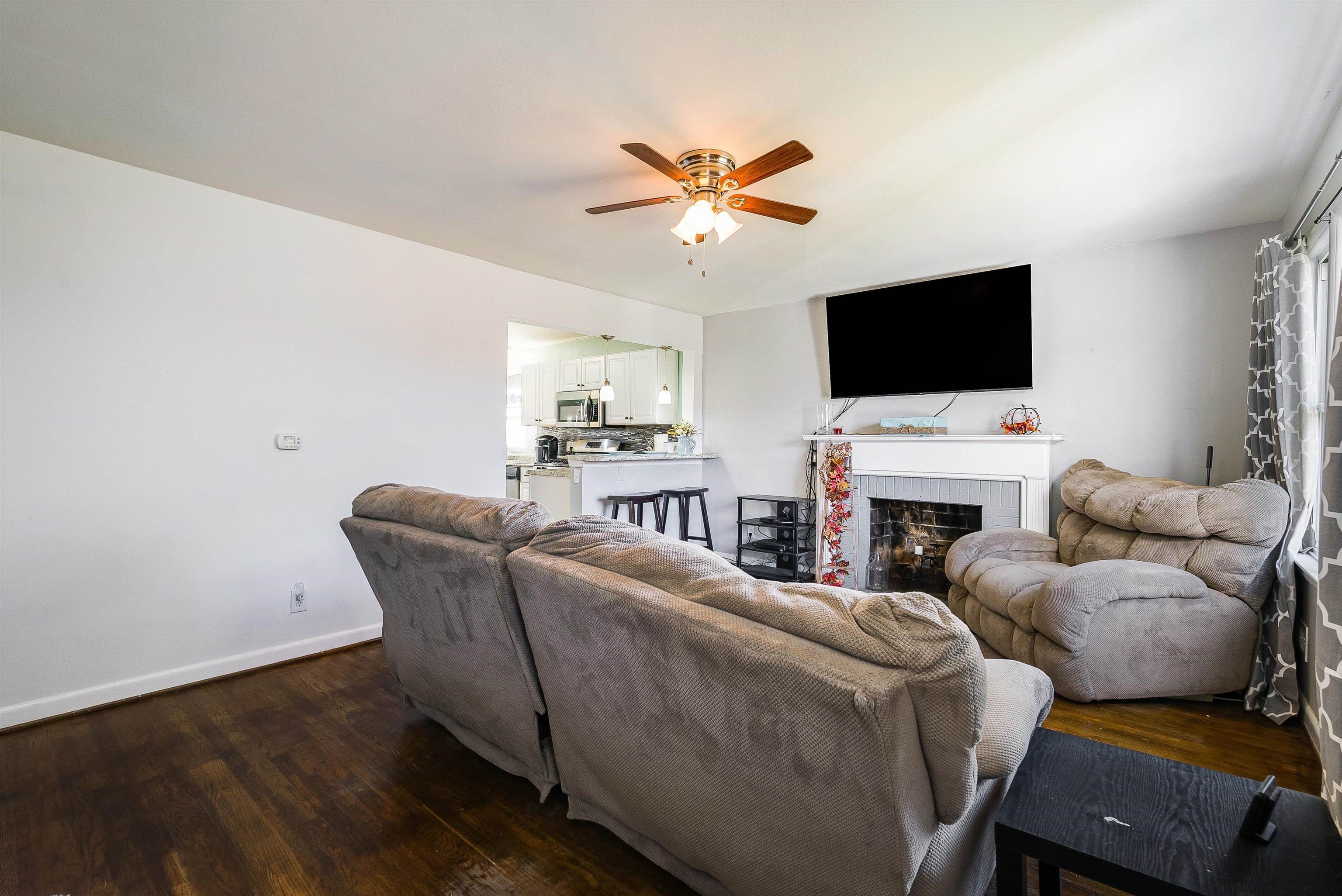 812 FLORENCE AVE, WAYNESBORO, Virginia 22980, 3 Bedrooms Bedrooms, ,1 BathroomBathrooms,Residential,812 FLORENCE AVE,671914 MLS # 671914 812 FLORENCE AVE, WAYNESBORO, Virginia 22980, 3 Bedrooms Bedrooms, ,1 BathroomBathrooms,Residential,812 FLORENCE AVE,671914 MLS # 671914