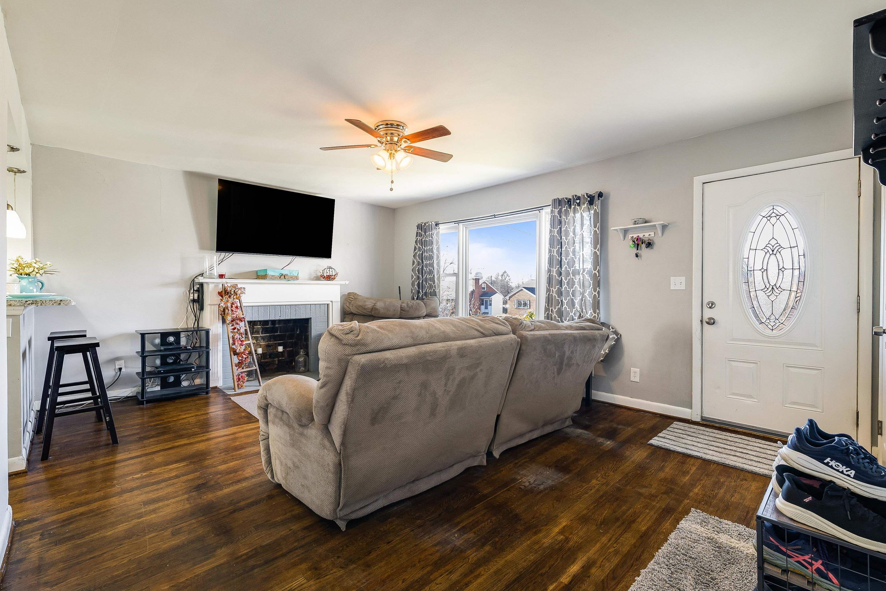 812 FLORENCE AVE, WAYNESBORO, Virginia 22980, 3 Bedrooms Bedrooms, ,1 BathroomBathrooms,Residential,812 FLORENCE AVE,671914 MLS # 671914 812 FLORENCE AVE, WAYNESBORO, Virginia 22980, 3 Bedrooms Bedrooms, ,1 BathroomBathrooms,Residential,812 FLORENCE AVE,671914 MLS # 671914