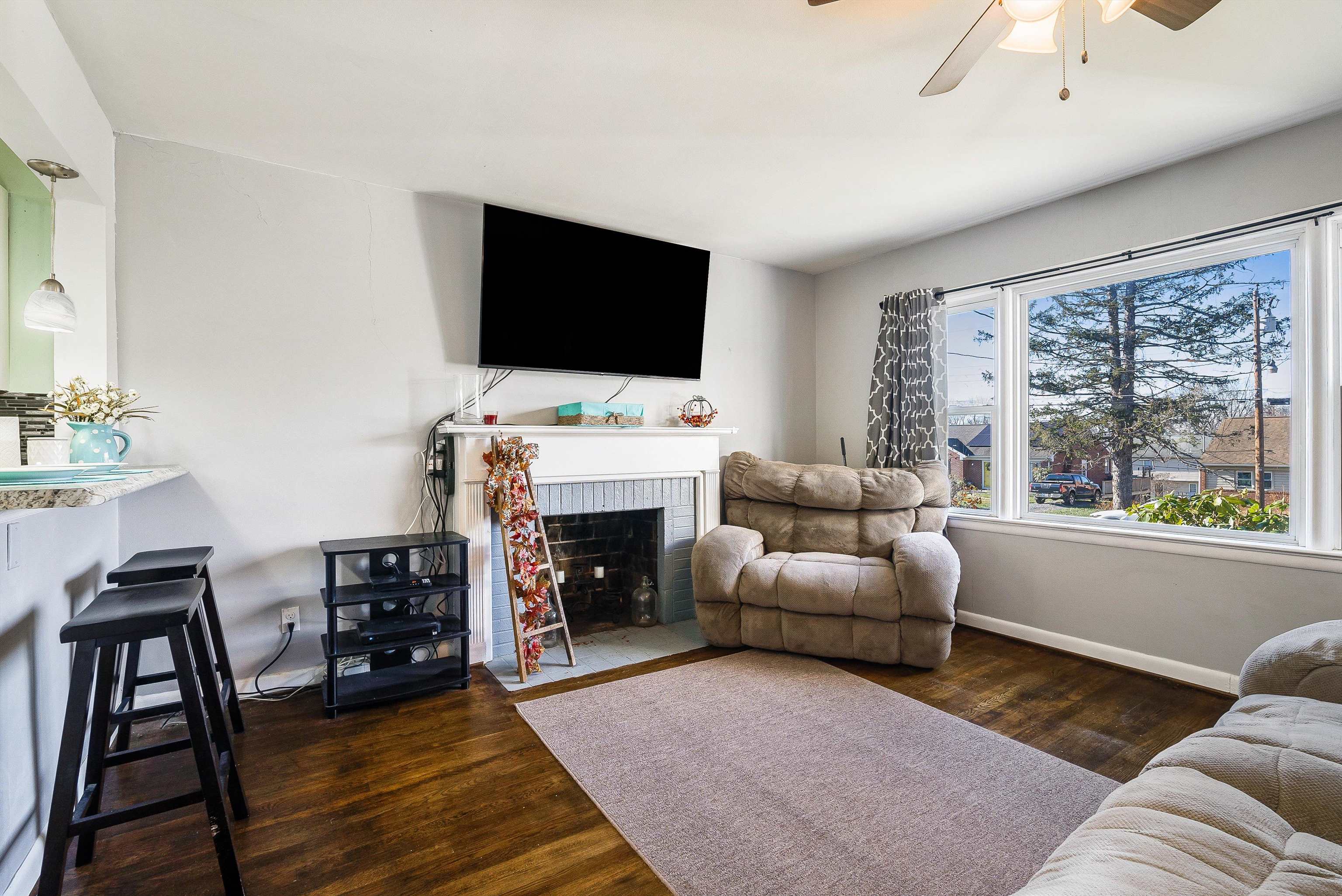 812 FLORENCE AVE, WAYNESBORO, Virginia 22980, 3 Bedrooms Bedrooms, ,1 BathroomBathrooms,Residential,812 FLORENCE AVE,671914 MLS # 671914 812 FLORENCE AVE, WAYNESBORO, Virginia 22980, 3 Bedrooms Bedrooms, ,1 BathroomBathrooms,Residential,812 FLORENCE AVE,671914 MLS # 671914