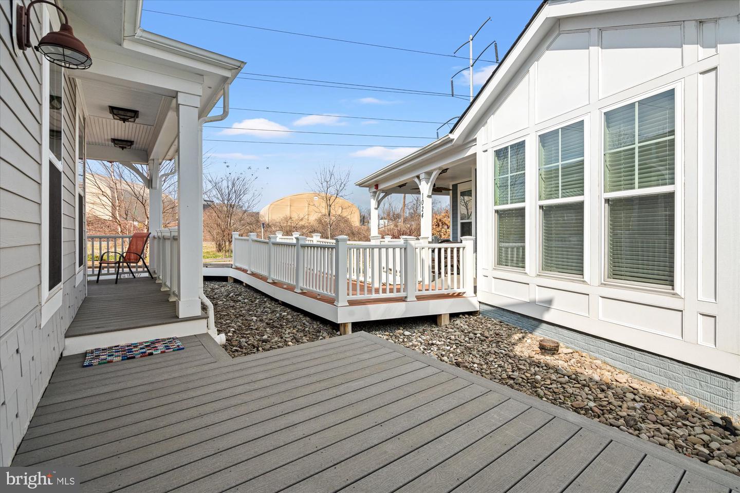 1022 RAILROAD AVE #4, FALLS CHURCH, Virginia 22046, 2 Bedrooms Bedrooms, ,2 BathroomsBathrooms,Residential,For sale,1022 RAILROAD AVE #4,VAFA2003466 MLS # VAFA2003466