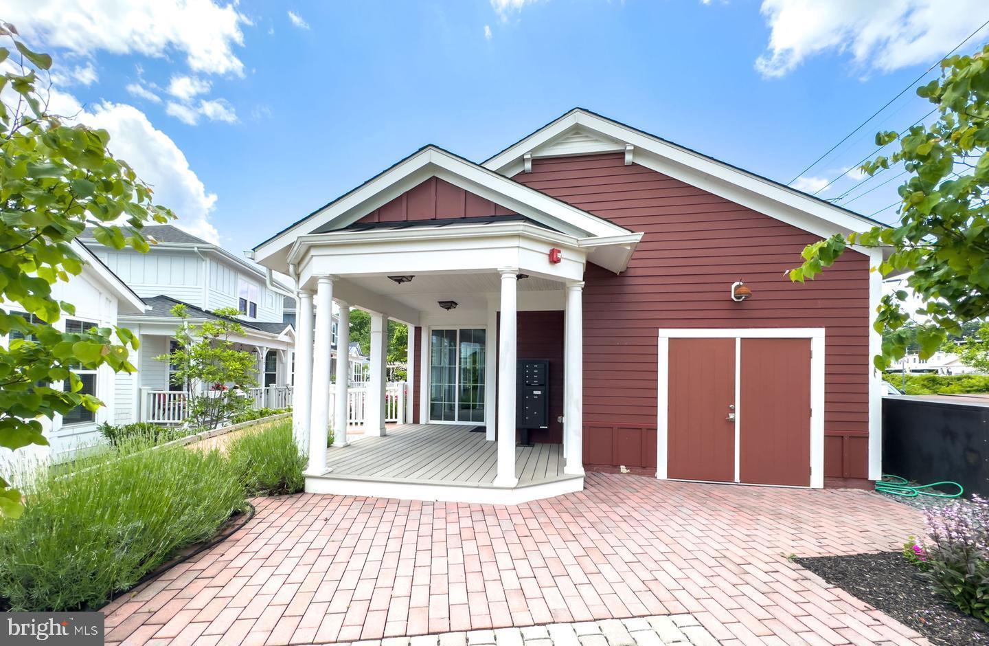 1022 RAILROAD AVE #4, FALLS CHURCH, Virginia 22046, 2 Bedrooms Bedrooms, ,2 BathroomsBathrooms,Residential,For sale,1022 RAILROAD AVE #4,VAFA2003466 MLS # VAFA2003466