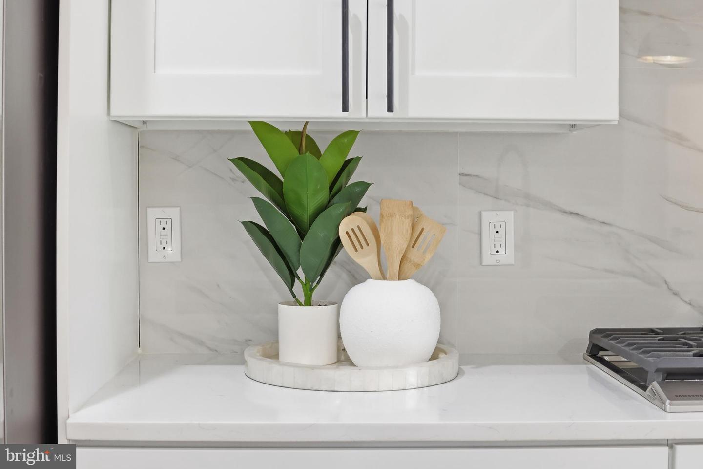 2815 NORTH CAPITOL ST NE, WASHINGTON, District Of Columbia 20002, 5 Bedrooms Bedrooms, ,3 BathroomsBathrooms,Residential,For sale,2815 NORTH CAPITOL ST NE,DCDC2233034 MLS # DCDC2233034