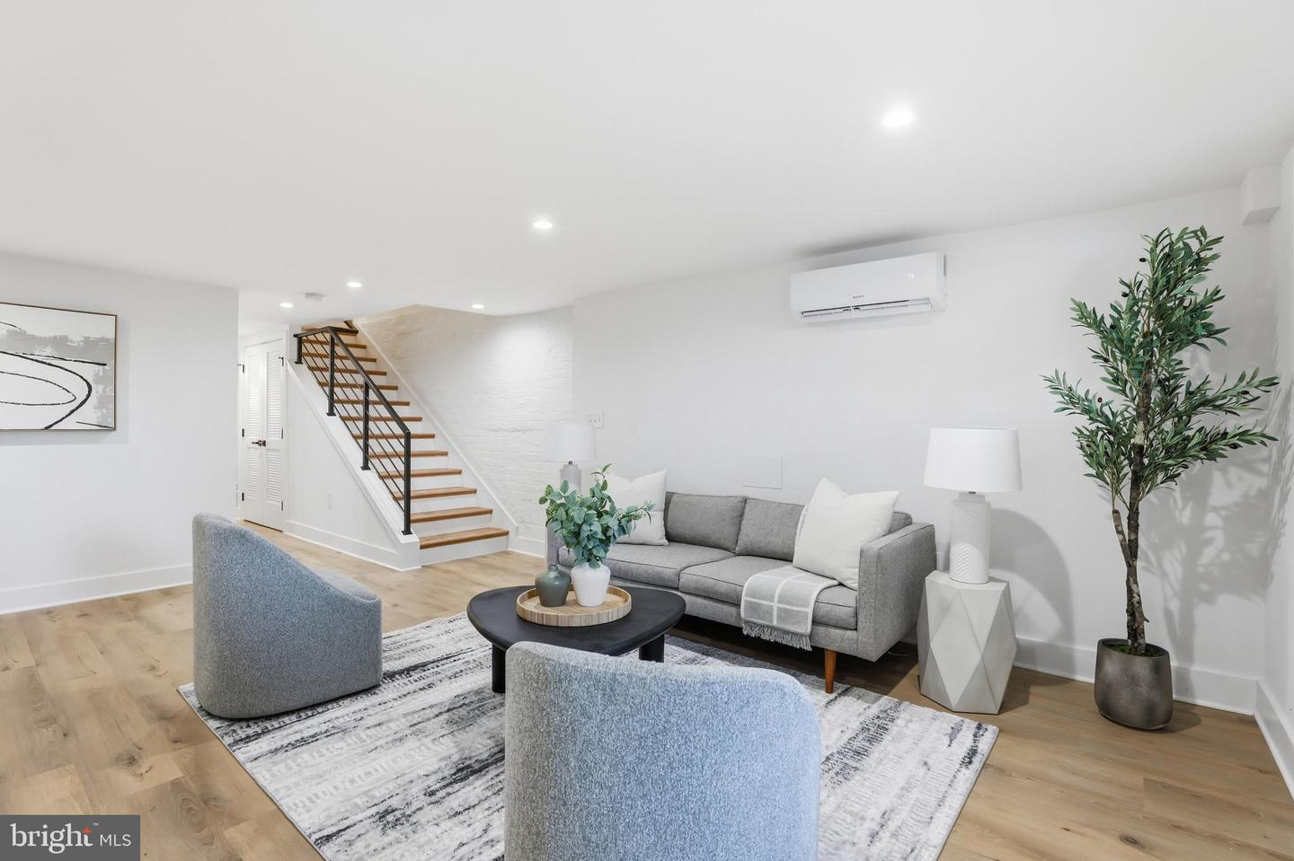 2815 NORTH CAPITOL ST NE, WASHINGTON, District Of Columbia 20002, 5 Bedrooms Bedrooms, ,3 BathroomsBathrooms,Residential,For sale,2815 NORTH CAPITOL ST NE,DCDC2233034 MLS # DCDC2233034