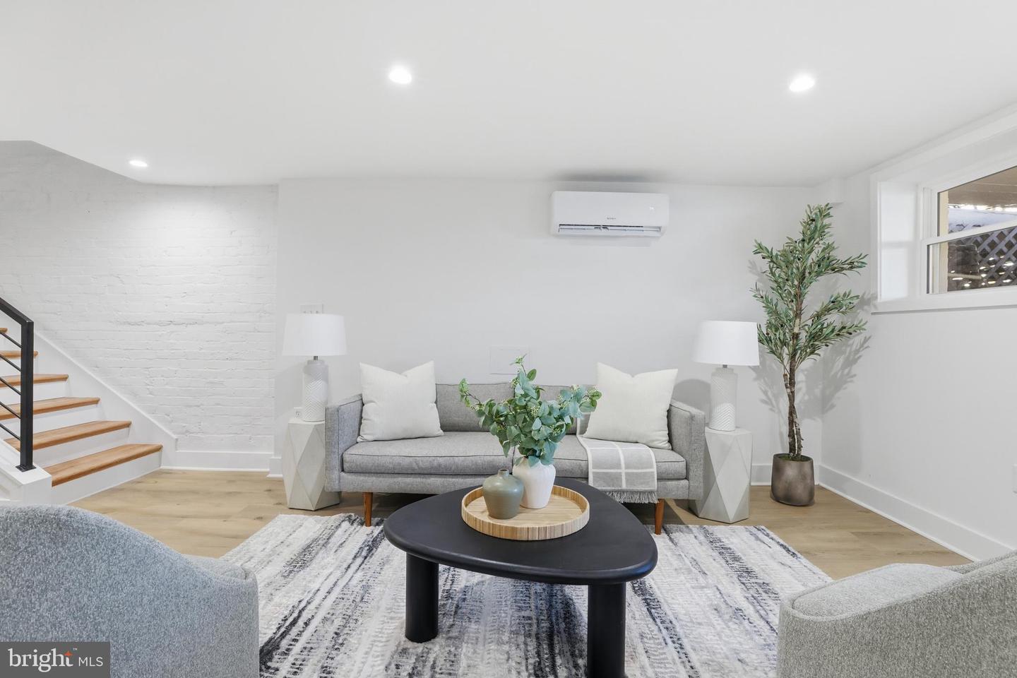 2815 NORTH CAPITOL ST NE, WASHINGTON, District Of Columbia 20002, 5 Bedrooms Bedrooms, ,3 BathroomsBathrooms,Residential,For sale,2815 NORTH CAPITOL ST NE,DCDC2233034 MLS # DCDC2233034