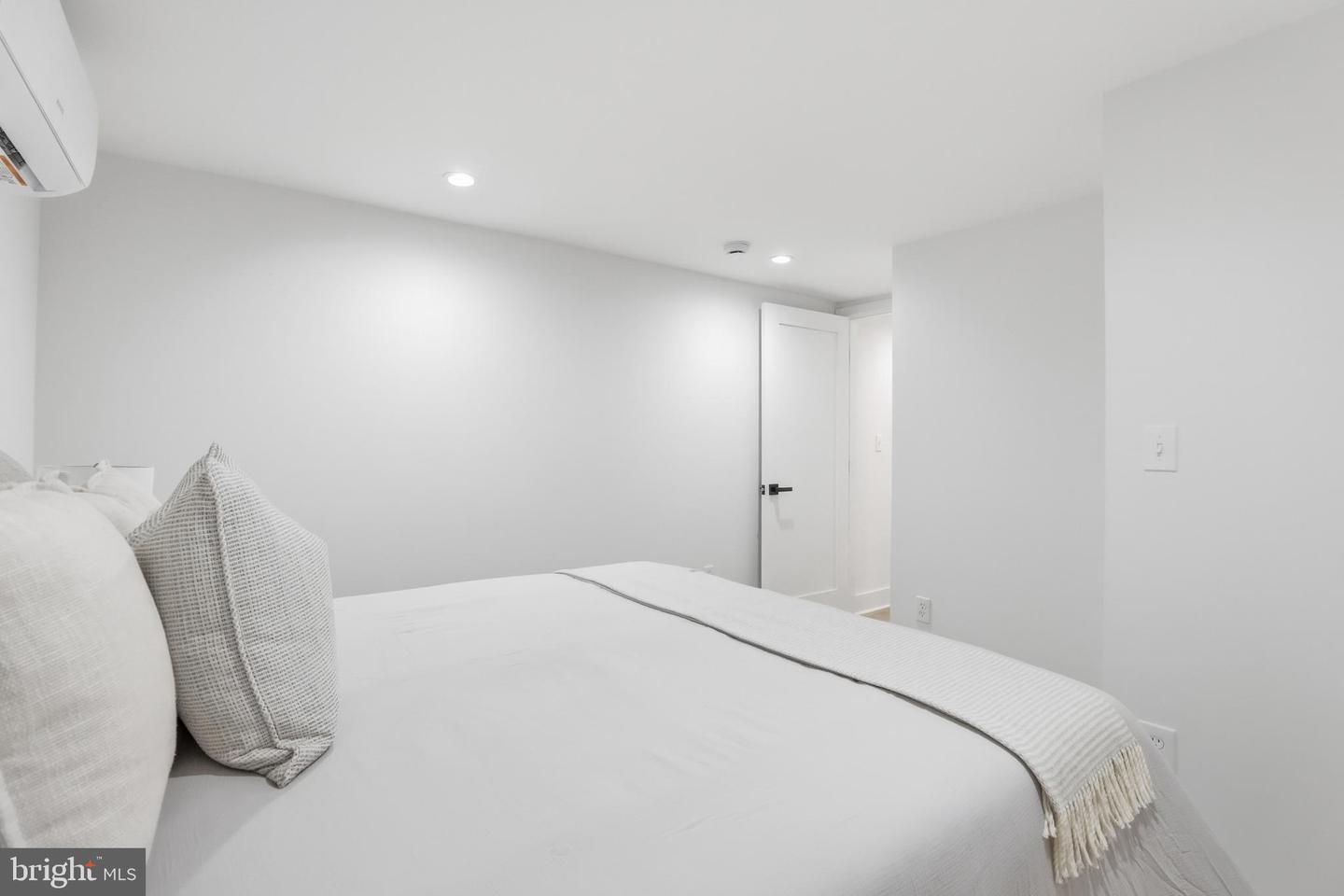 2815 NORTH CAPITOL ST NE, WASHINGTON, District Of Columbia 20002, 5 Bedrooms Bedrooms, ,3 BathroomsBathrooms,Residential,For sale,2815 NORTH CAPITOL ST NE,DCDC2233034 MLS # DCDC2233034