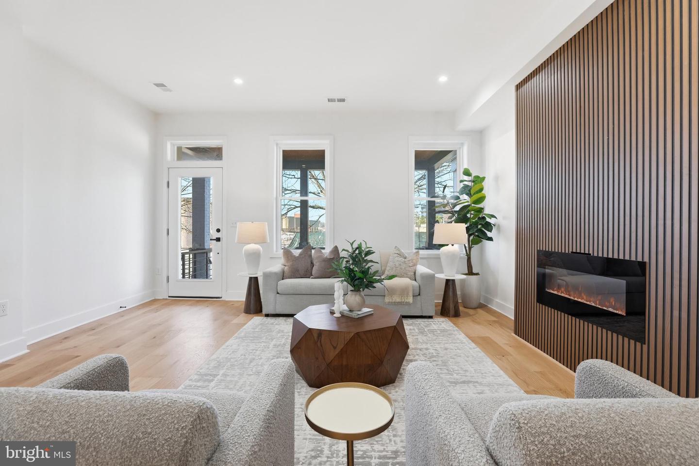 2815 NORTH CAPITOL ST NE, WASHINGTON, District Of Columbia 20002, 5 Bedrooms Bedrooms, ,3 BathroomsBathrooms,Residential,For sale,2815 NORTH CAPITOL ST NE,DCDC2233034 MLS # DCDC2233034