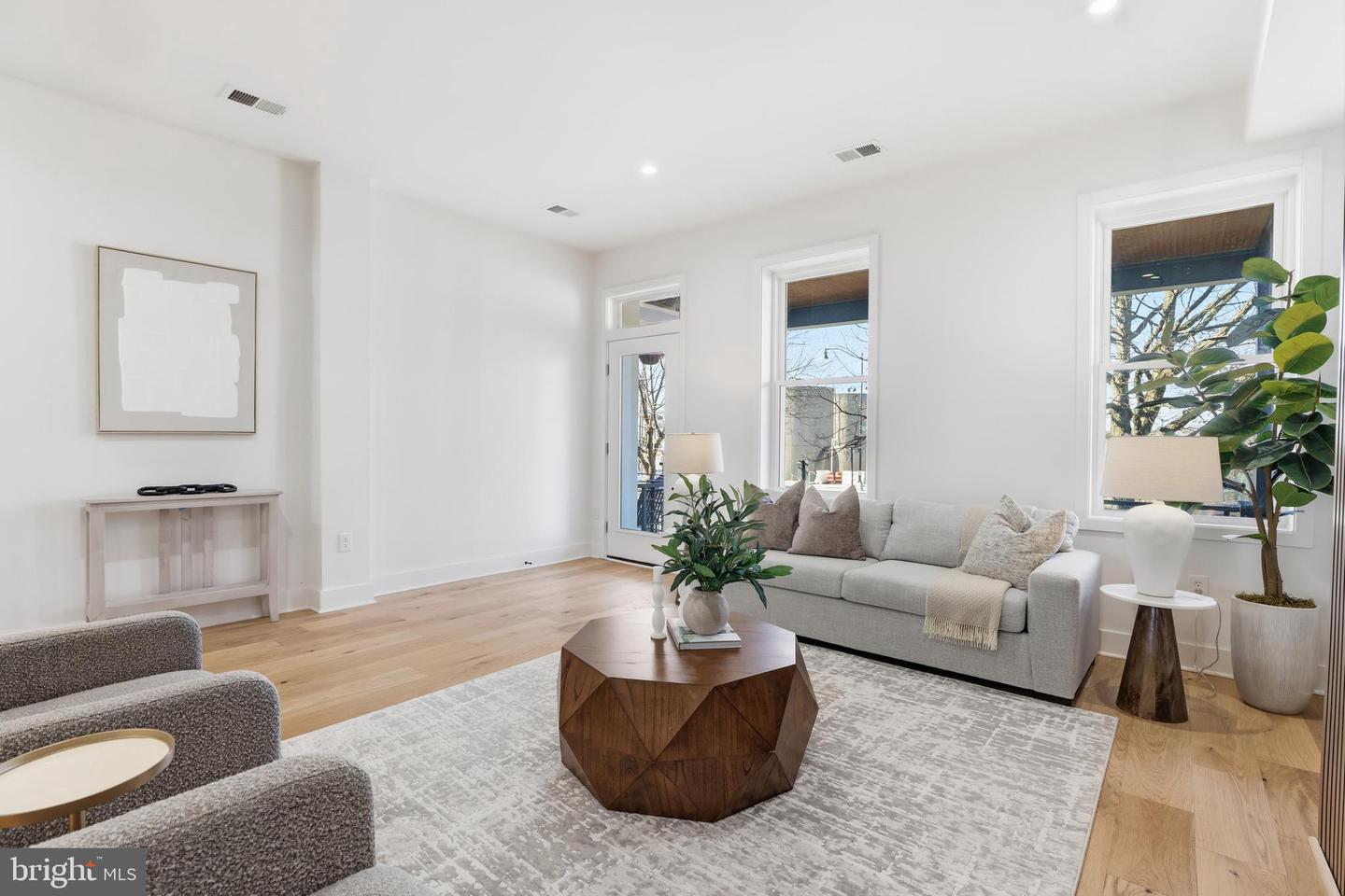 2815 NORTH CAPITOL ST NE, WASHINGTON, District Of Columbia 20002, 5 Bedrooms Bedrooms, ,3 BathroomsBathrooms,Residential,For sale,2815 NORTH CAPITOL ST NE,DCDC2233034 MLS # DCDC2233034