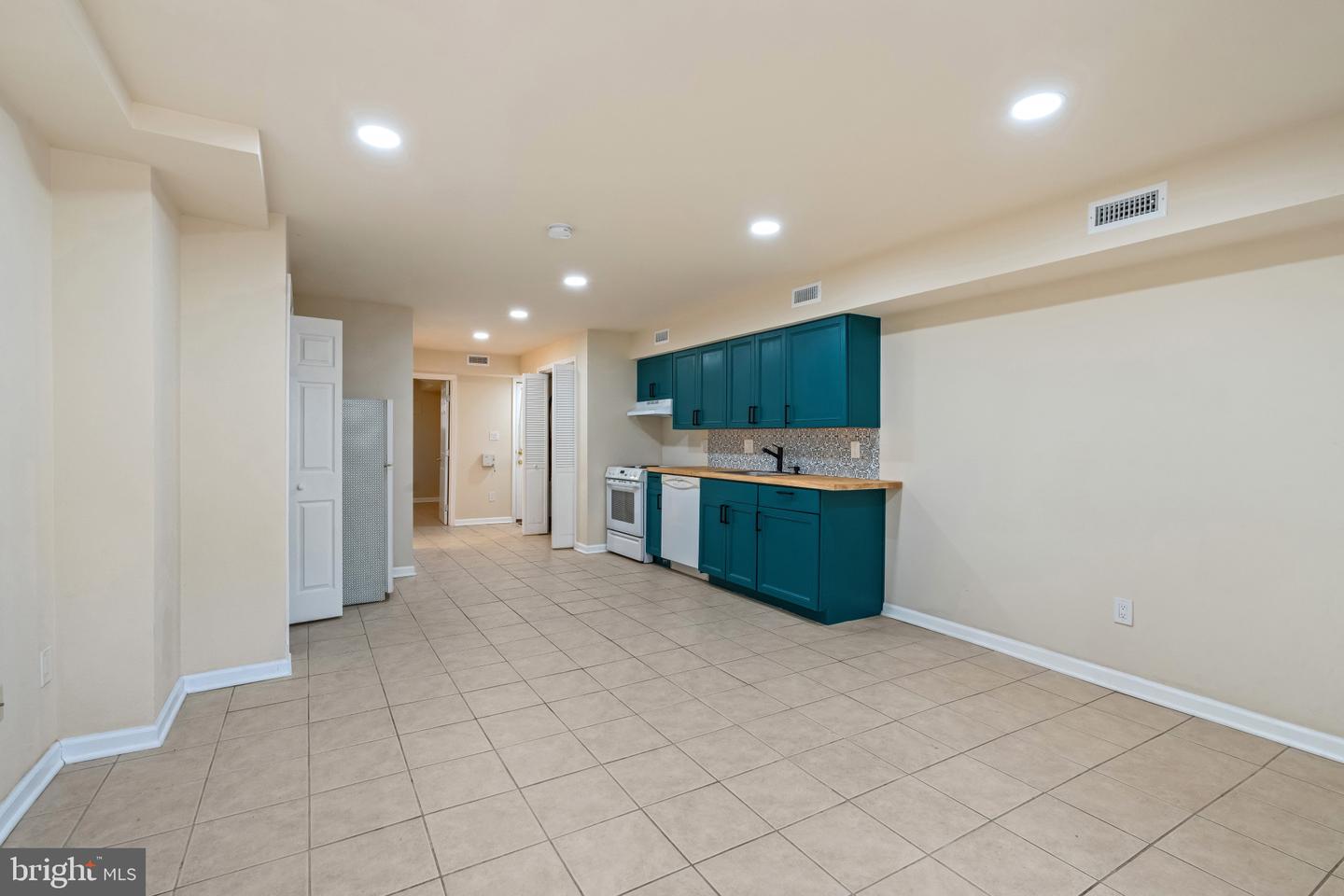 1018 11TH ST NE, WASHINGTON, District Of Columbia 20002, 4 Bedrooms Bedrooms, ,3 BathroomsBathrooms,Residential,For sale,1018 11TH ST NE,DCDC2233084 MLS # DCDC2233084