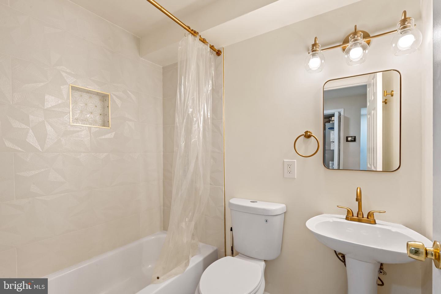 1018 11TH ST NE, WASHINGTON, District Of Columbia 20002, 4 Bedrooms Bedrooms, ,3 BathroomsBathrooms,Residential,For sale,1018 11TH ST NE,DCDC2233084 MLS # DCDC2233084