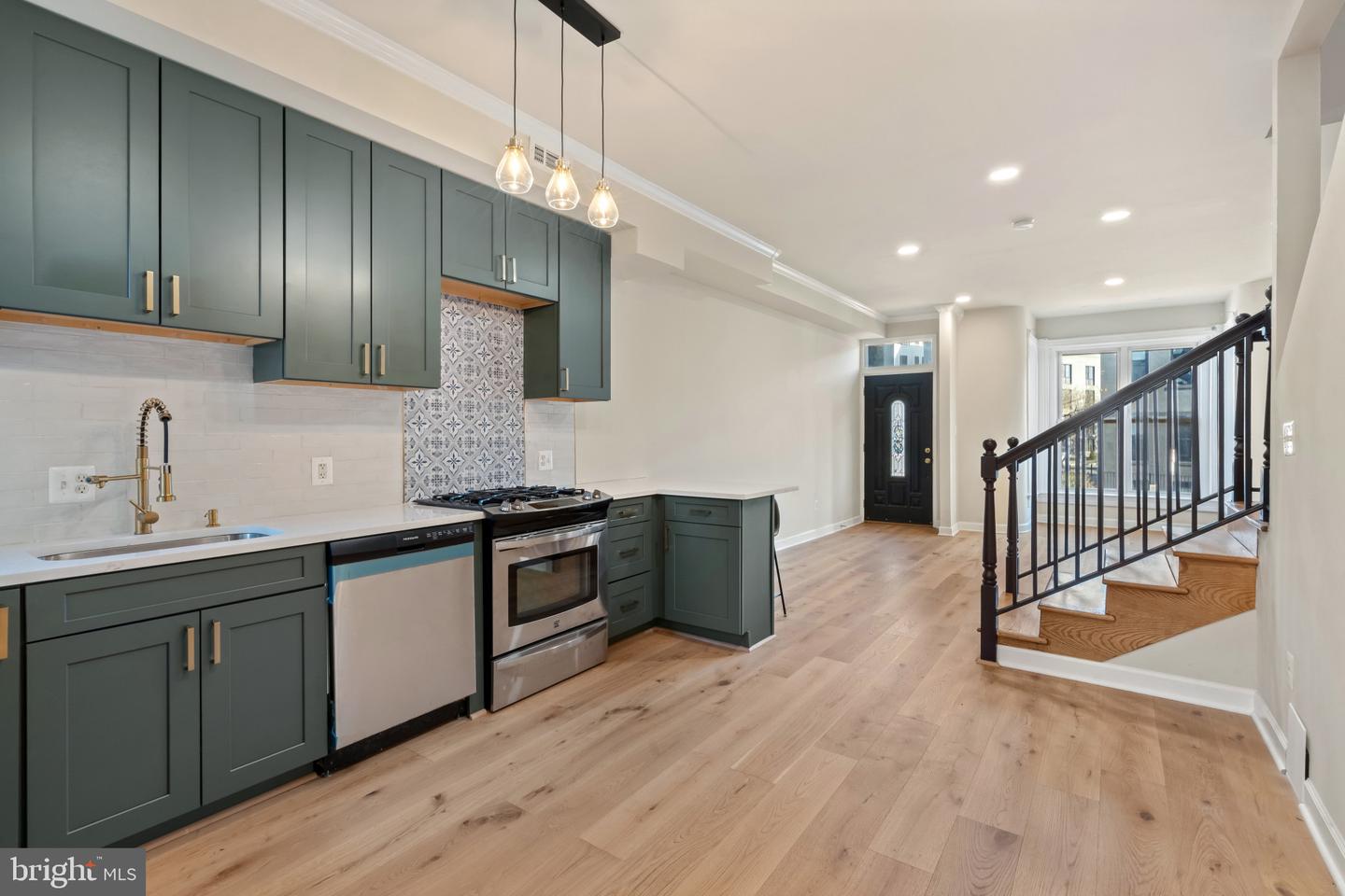 1018 11TH ST NE, WASHINGTON, District Of Columbia 20002, 4 Bedrooms Bedrooms, ,3 BathroomsBathrooms,Residential,For sale,1018 11TH ST NE,DCDC2233084 MLS # DCDC2233084