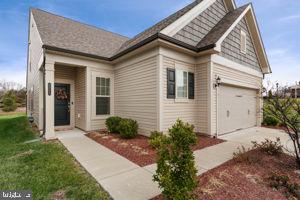 6425 HIBISCUS PATH TER, HAYMARKET, Virginia 20169, 3 Bedrooms Bedrooms, ,3 BathroomsBathrooms,Residential,For sale,6425 HIBISCUS PATH TER,VAPW2108426 MLS # VAPW2108426