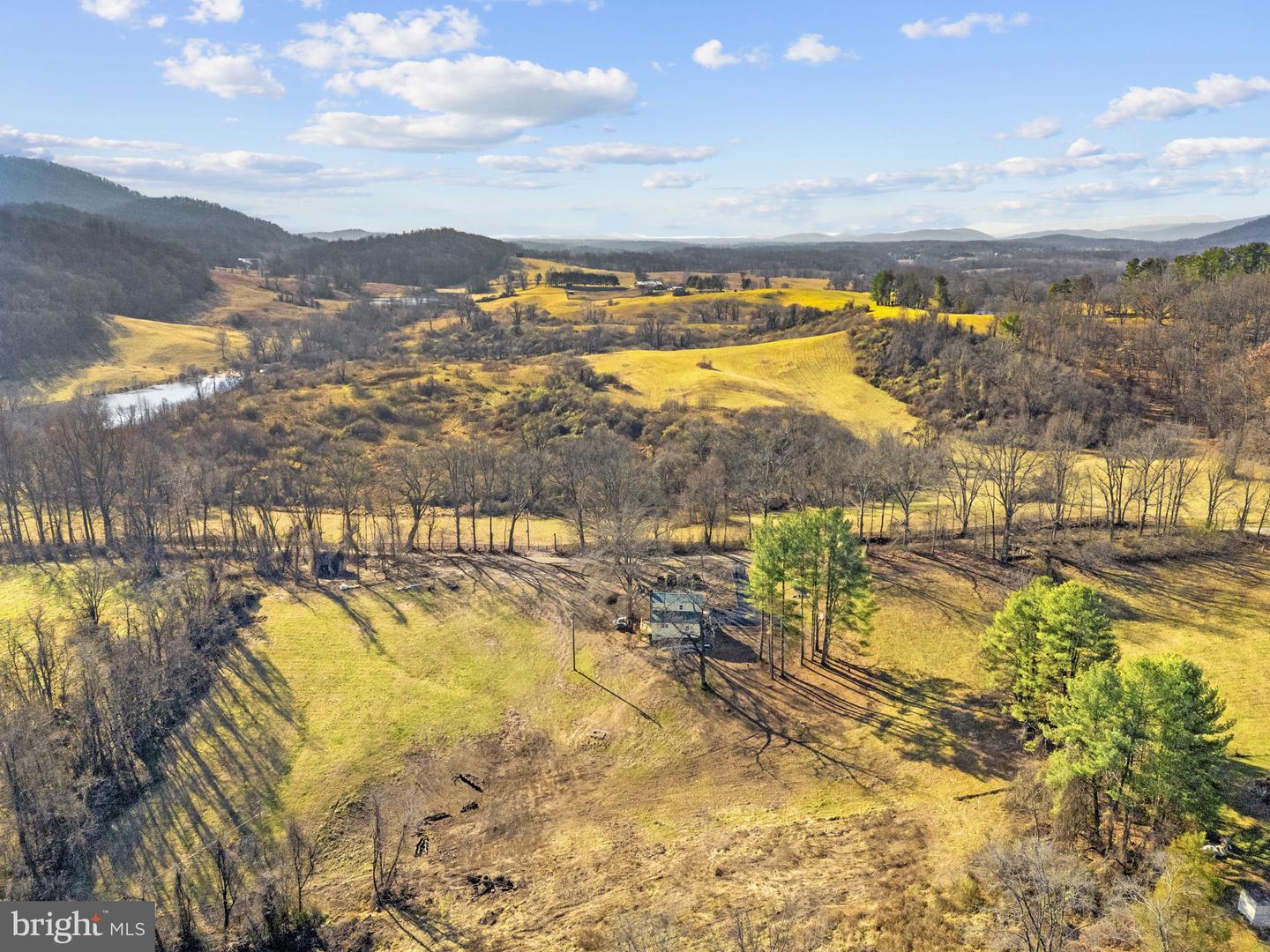 11066 MORELAND RD, DELAPLANE, Virginia 20144, 3 Bedrooms Bedrooms, ,2 BathroomsBathrooms,Residential,For sale,11066 MORELAND RD,VAFQ2019878 MLS # VAFQ2019878