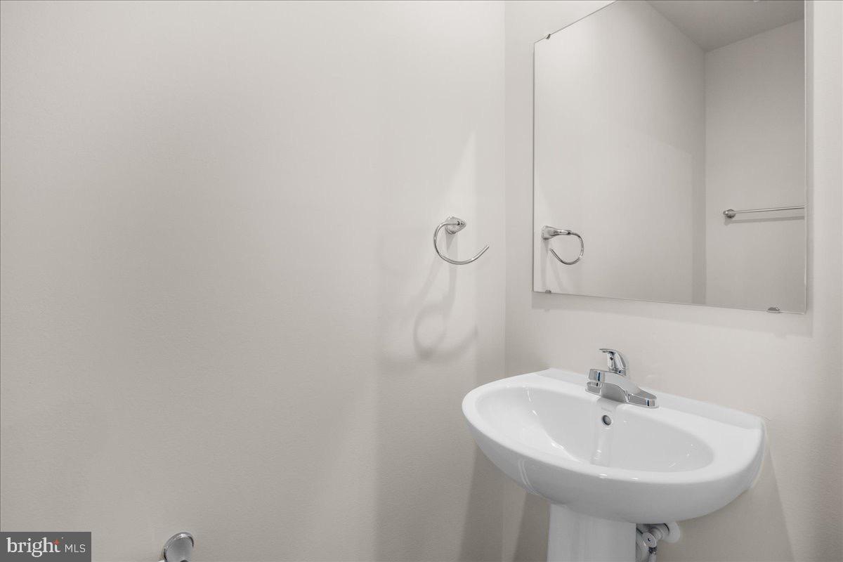 131 KENSINGTON CIR, MIDDLETOWN, Virginia 22645, 3 Bedrooms Bedrooms, 11 Rooms Rooms,2 BathroomsBathrooms,Residential,For sale,131 KENSINGTON CIR,VAFV2038426 MLS # VAFV2038426