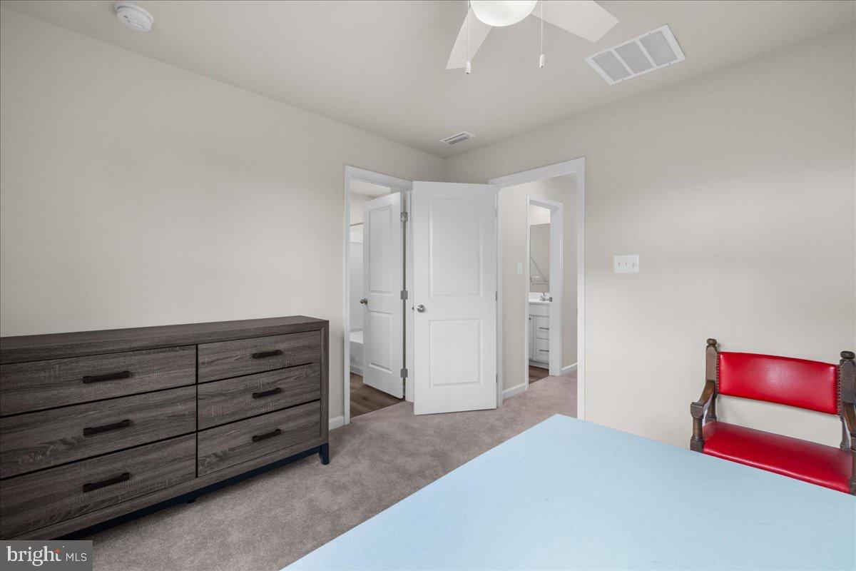 131 KENSINGTON CIR, MIDDLETOWN, Virginia 22645, 3 Bedrooms Bedrooms, 11 Rooms Rooms,2 BathroomsBathrooms,Residential,For sale,131 KENSINGTON CIR,VAFV2038426 MLS # VAFV2038426