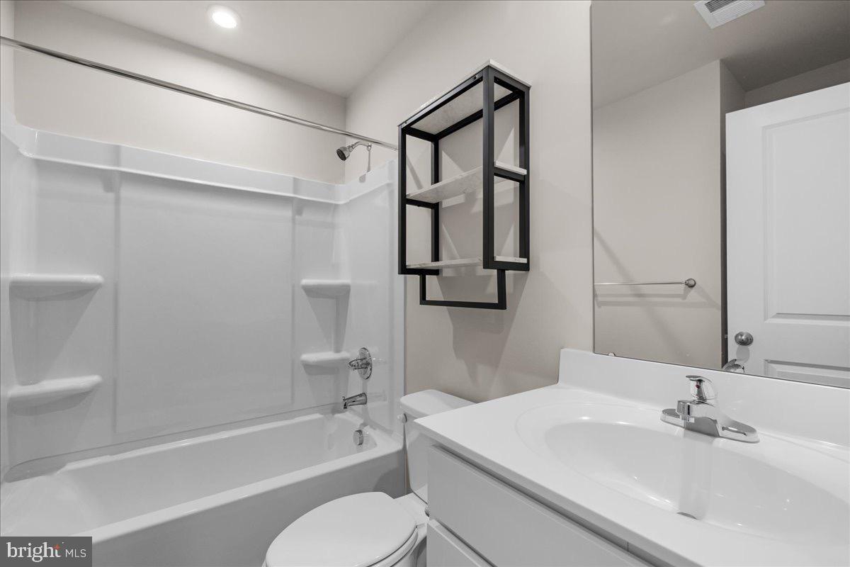 131 KENSINGTON CIR, MIDDLETOWN, Virginia 22645, 3 Bedrooms Bedrooms, 11 Rooms Rooms,2 BathroomsBathrooms,Residential,For sale,131 KENSINGTON CIR,VAFV2038426 MLS # VAFV2038426