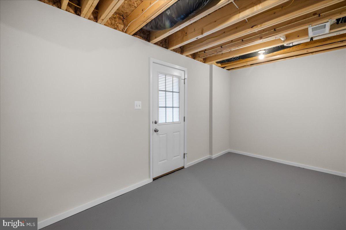 131 KENSINGTON CIR, MIDDLETOWN, Virginia 22645, 3 Bedrooms Bedrooms, 11 Rooms Rooms,2 BathroomsBathrooms,Residential,For sale,131 KENSINGTON CIR,VAFV2038426 MLS # VAFV2038426