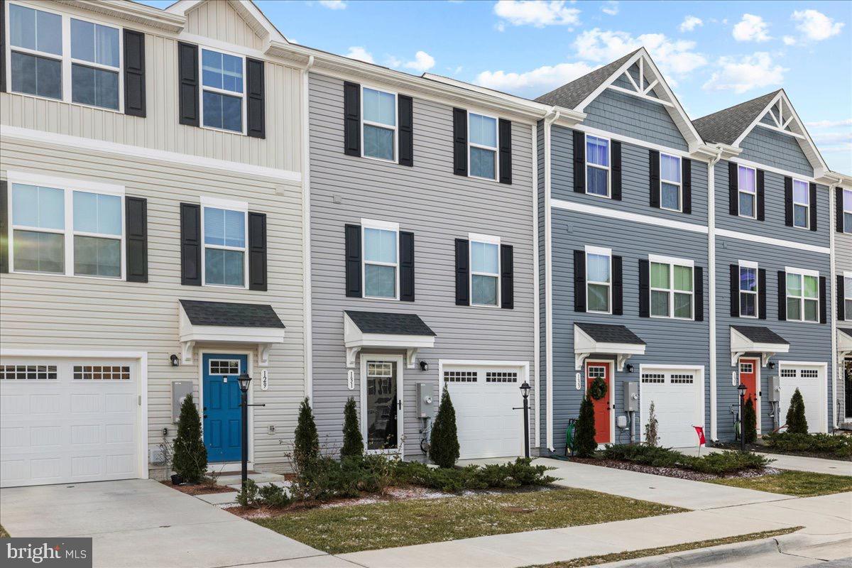 131 KENSINGTON CIR, MIDDLETOWN, Virginia 22645, 3 Bedrooms Bedrooms, 11 Rooms Rooms,2 BathroomsBathrooms,Residential,For sale,131 KENSINGTON CIR,VAFV2038426 MLS # VAFV2038426