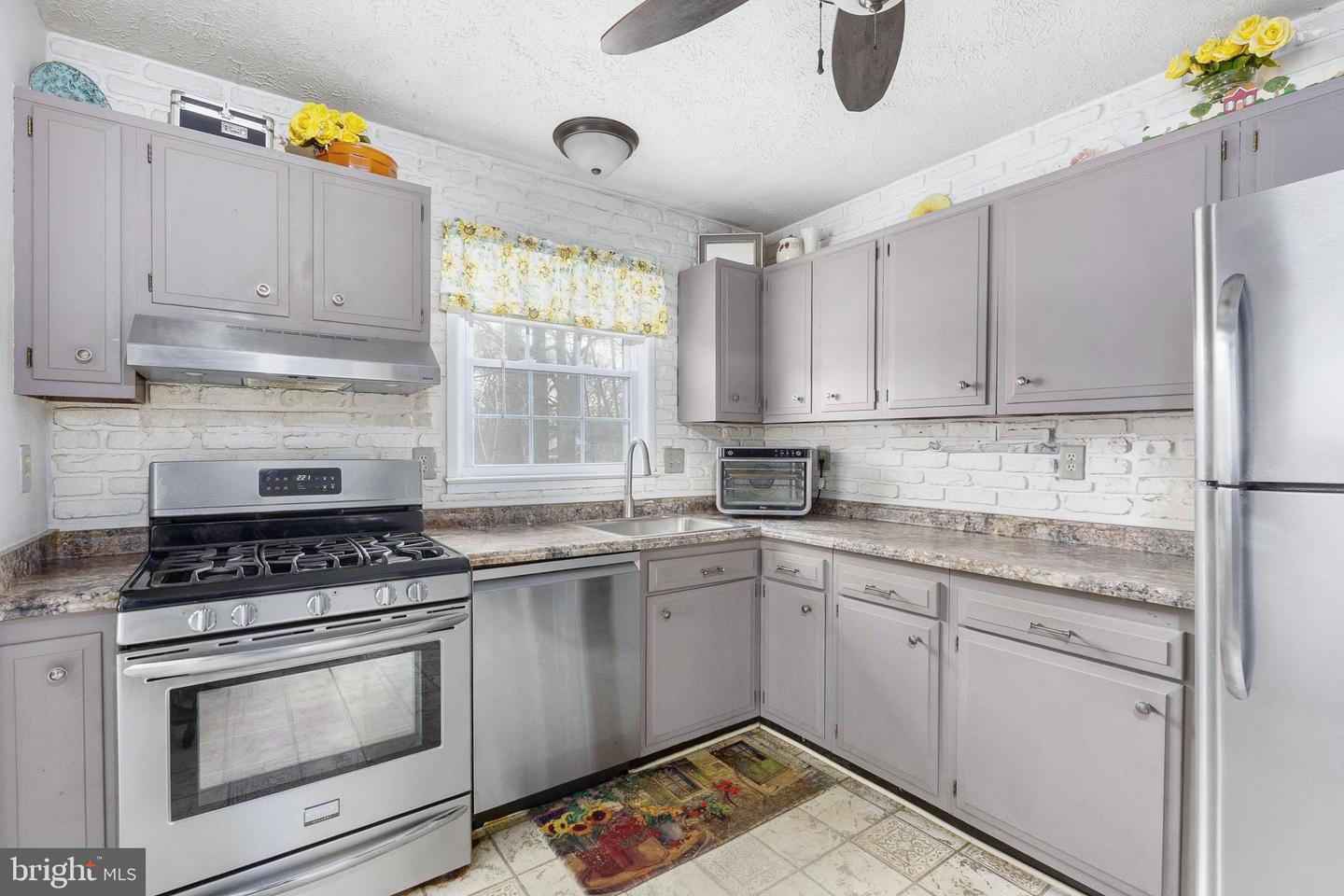 3400 HAWTHORNE RD, FREDERICKSBURG, Virginia 22407, 3 Bedrooms Bedrooms, 10 Rooms Rooms,2 BathroomsBathrooms,Residential,For sale,3400 HAWTHORNE RD,VASP2038082 MLS # VASP2038082