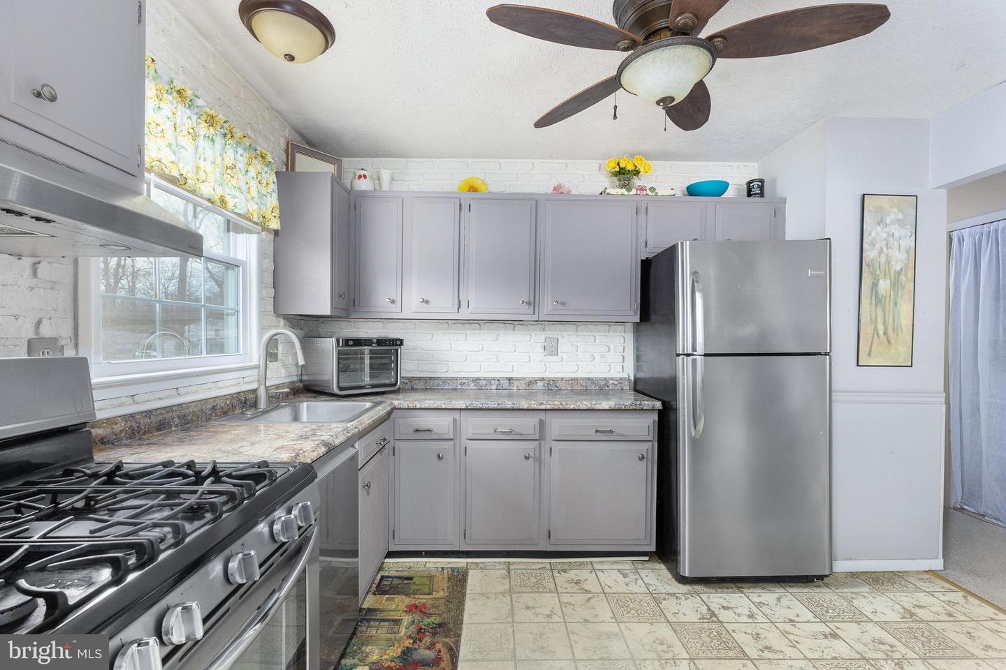 3400 HAWTHORNE RD, FREDERICKSBURG, Virginia 22407, 3 Bedrooms Bedrooms, 10 Rooms Rooms,2 BathroomsBathrooms,Residential,For sale,3400 HAWTHORNE RD,VASP2038082 MLS # VASP2038082