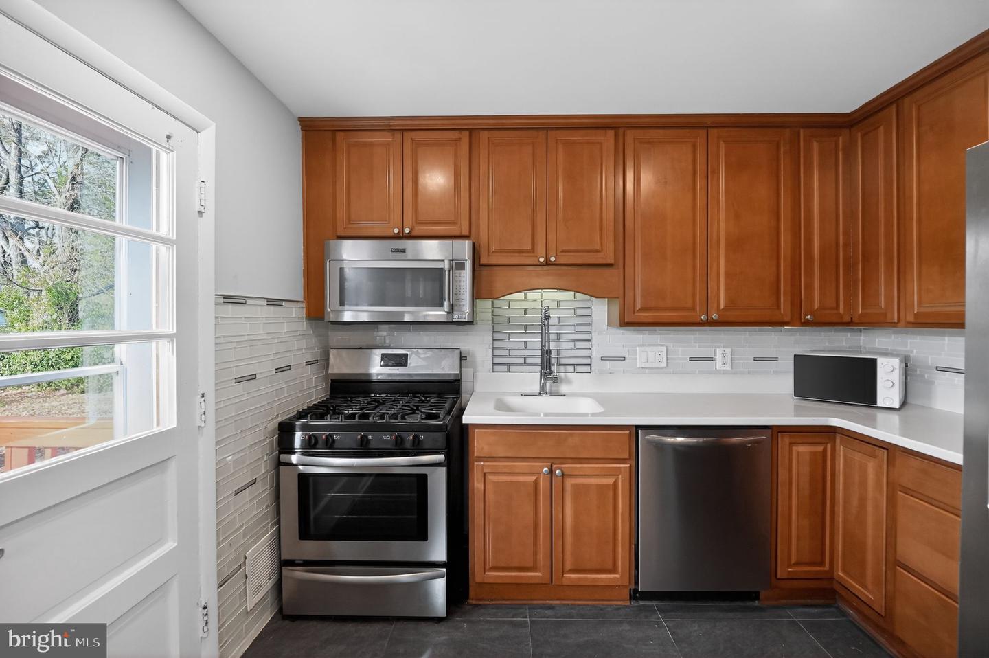 8012 FRYE RD, ALEXANDRIA, Virginia 22309, 4 Bedrooms Bedrooms, ,3 BathroomsBathrooms,Residential,For sale,8012 FRYE RD,VAFX2282302 MLS # VAFX2282302