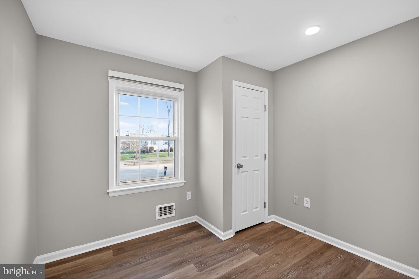 8012 FRYE RD, ALEXANDRIA, Virginia 22309, 4 Bedrooms Bedrooms, ,3 BathroomsBathrooms,Residential,For sale,8012 FRYE RD,VAFX2282302 MLS # VAFX2282302