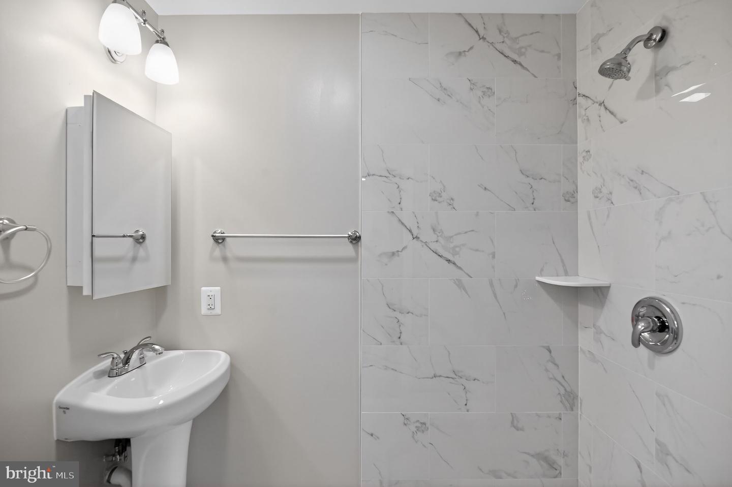 8012 FRYE RD, ALEXANDRIA, Virginia 22309, 4 Bedrooms Bedrooms, ,3 BathroomsBathrooms,Residential,For sale,8012 FRYE RD,VAFX2282302 MLS # VAFX2282302