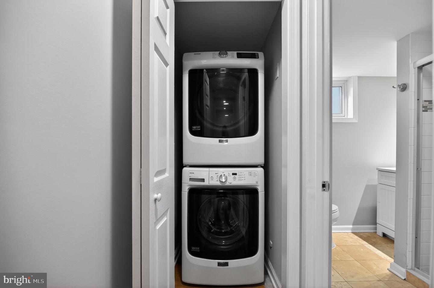 8012 FRYE RD, ALEXANDRIA, Virginia 22309, 4 Bedrooms Bedrooms, ,3 BathroomsBathrooms,Residential,For sale,8012 FRYE RD,VAFX2282302 MLS # VAFX2282302