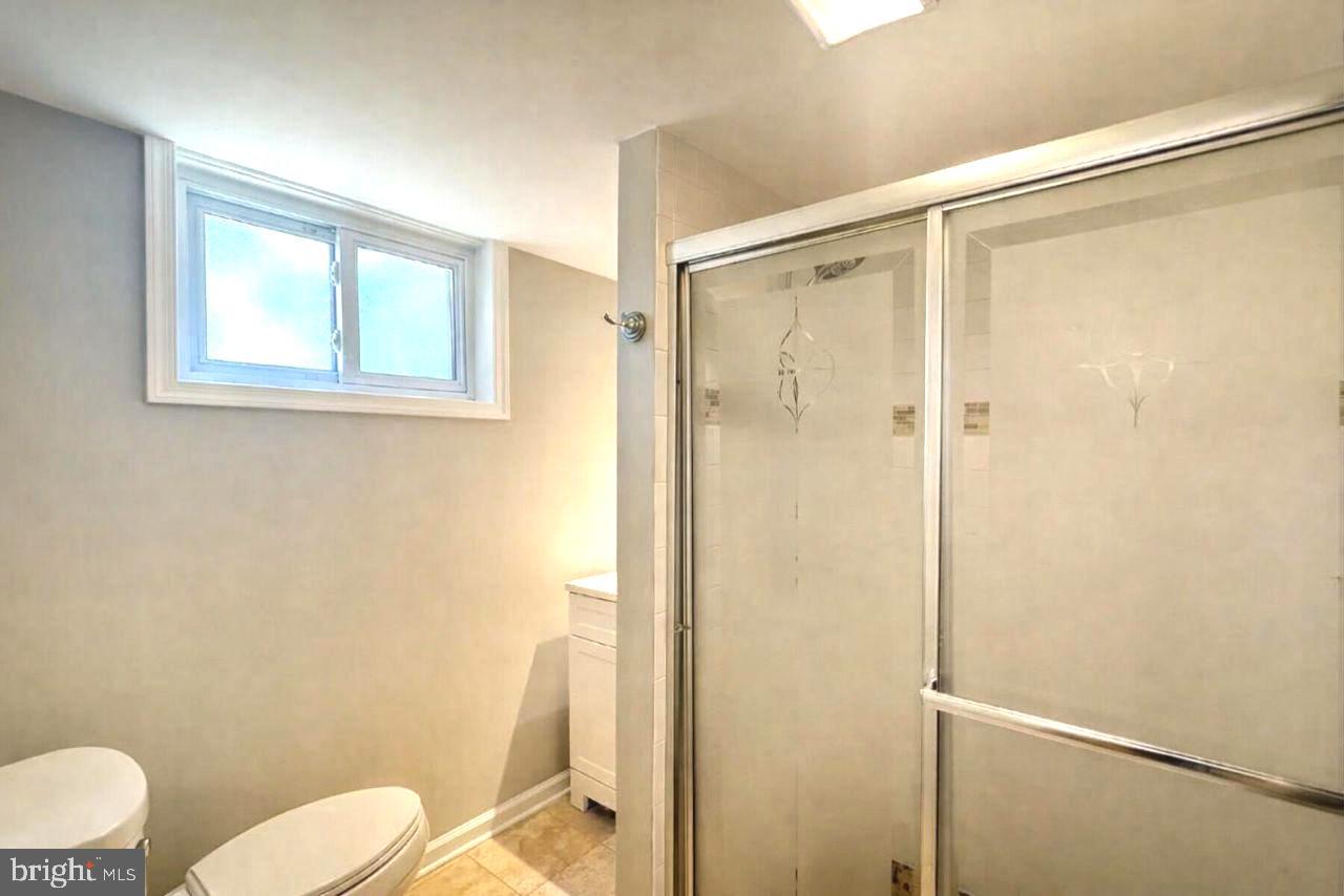 8012 FRYE RD, ALEXANDRIA, Virginia 22309, 4 Bedrooms Bedrooms, ,3 BathroomsBathrooms,Residential,For sale,8012 FRYE RD,VAFX2282302 MLS # VAFX2282302