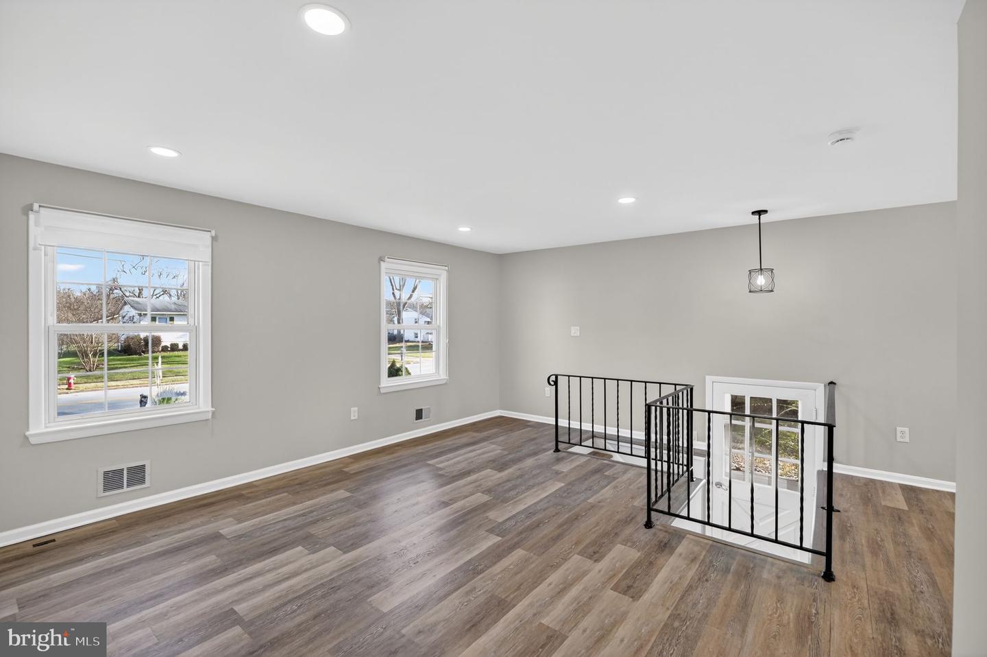 8012 FRYE RD, ALEXANDRIA, Virginia 22309, 4 Bedrooms Bedrooms, ,3 BathroomsBathrooms,Residential,For sale,8012 FRYE RD,VAFX2282302 MLS # VAFX2282302