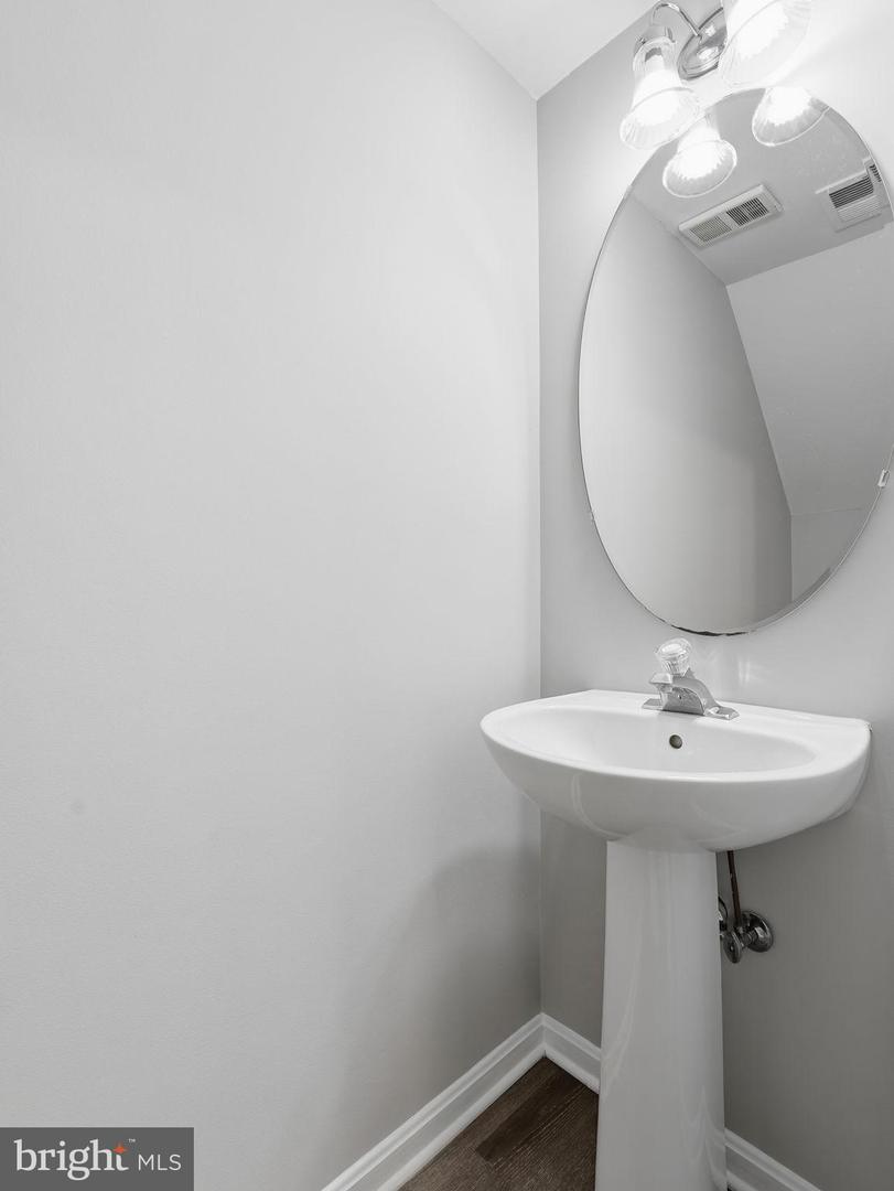 4308 HACKNEY COACH LN #127, FAIRFAX, Virginia 22030, 3 Bedrooms Bedrooms, 9 Rooms Rooms,2 BathroomsBathrooms,Residential,For sale,4308 HACKNEY COACH LN #127,VAFX2282322 MLS # VAFX2282322