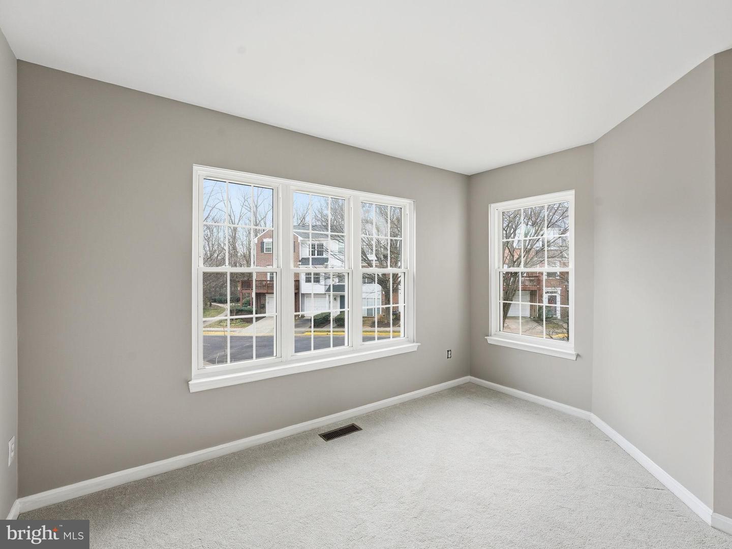 4308 HACKNEY COACH LN #127, FAIRFAX, Virginia 22030, 3 Bedrooms Bedrooms, 9 Rooms Rooms,2 BathroomsBathrooms,Residential,For sale,4308 HACKNEY COACH LN #127,VAFX2282322 MLS # VAFX2282322