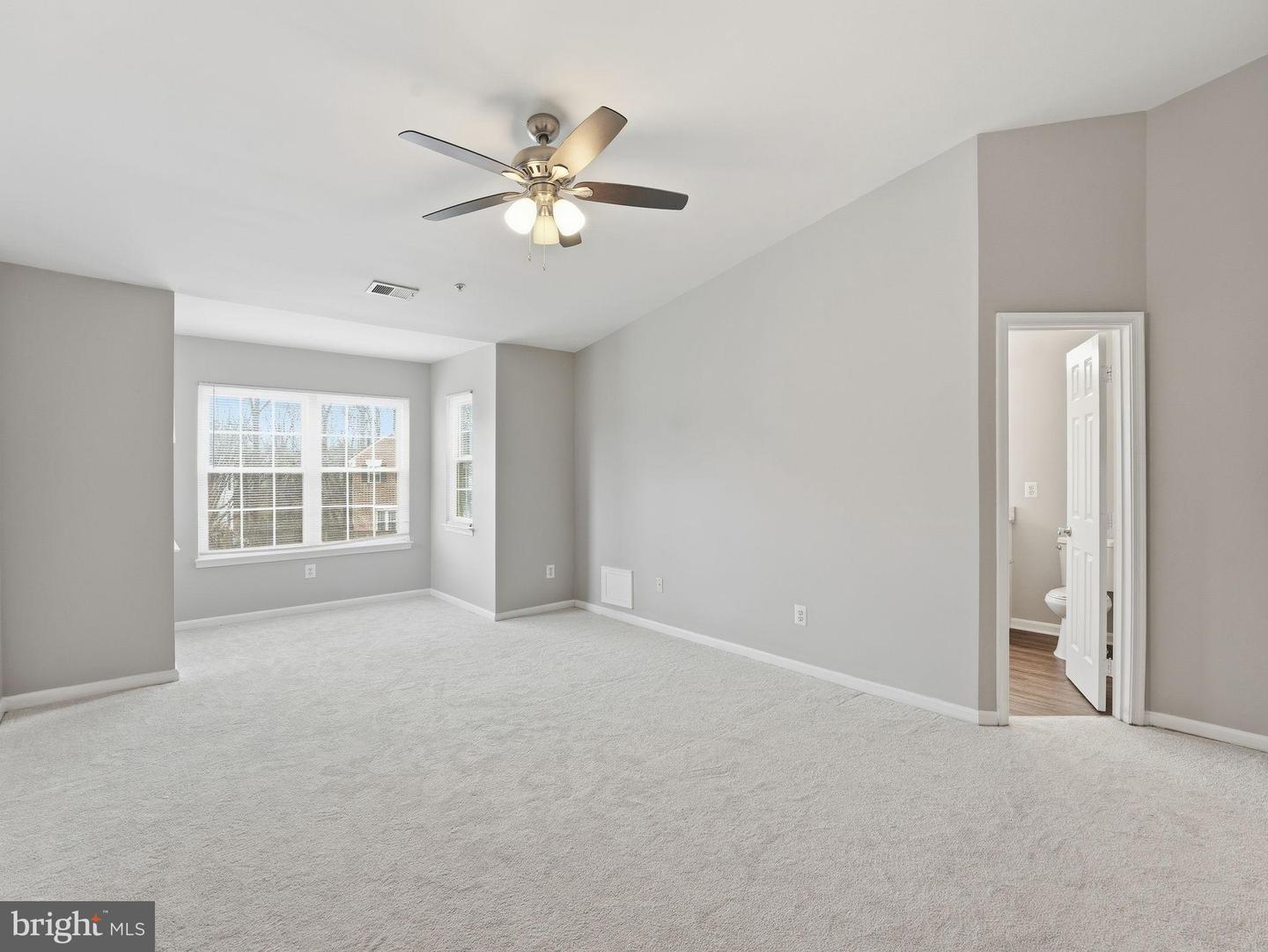 4308 HACKNEY COACH LN #127, FAIRFAX, Virginia 22030, 3 Bedrooms Bedrooms, 9 Rooms Rooms,2 BathroomsBathrooms,Residential,For sale,4308 HACKNEY COACH LN #127,VAFX2282322 MLS # VAFX2282322