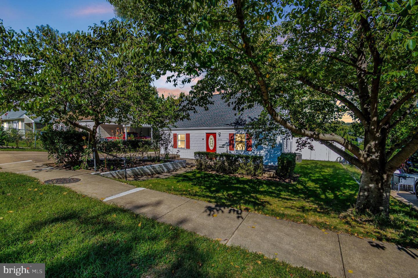 3206 BURGUNDY RD, ALEXANDRIA, Virginia 22303, 5 Bedrooms Bedrooms, ,2 BathroomsBathrooms,Residential,For sale,3206 BURGUNDY RD,VAFX2282386 MLS # VAFX2282386