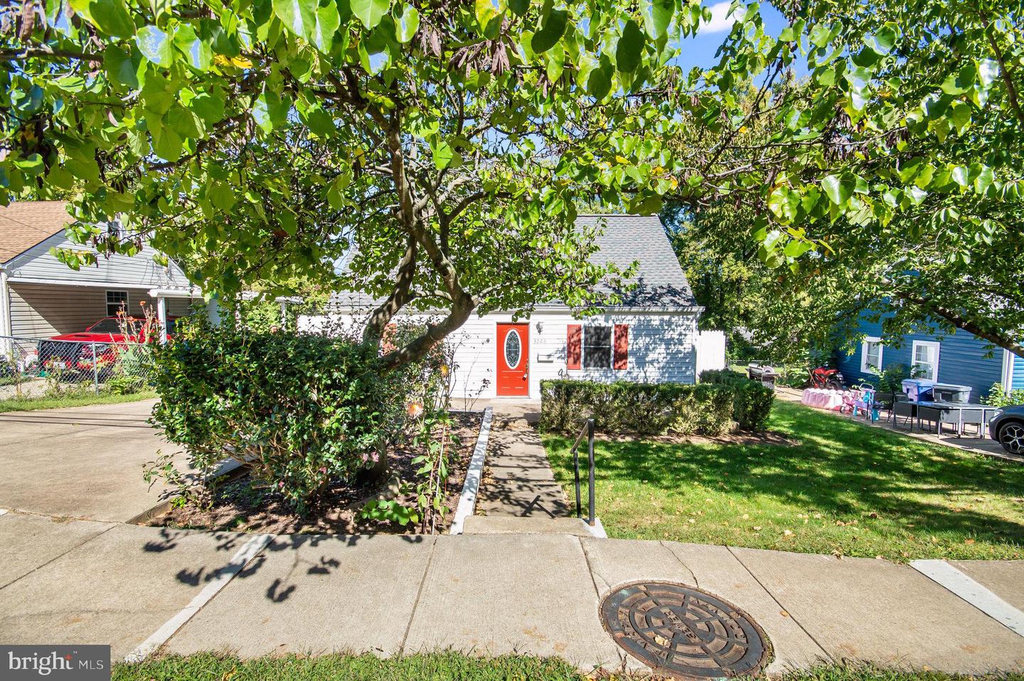 3206 BURGUNDY RD, ALEXANDRIA, Virginia 22303, 5 Bedrooms Bedrooms, ,2 BathroomsBathrooms,Residential,For sale,3206 BURGUNDY RD,VAFX2282386 MLS # VAFX2282386