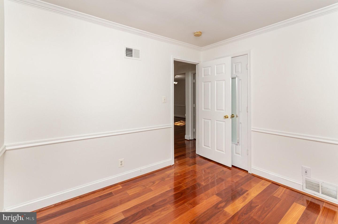 3206 BURGUNDY RD, ALEXANDRIA, Virginia 22303, 5 Bedrooms Bedrooms, ,2 BathroomsBathrooms,Residential,For sale,3206 BURGUNDY RD,VAFX2282386 MLS # VAFX2282386