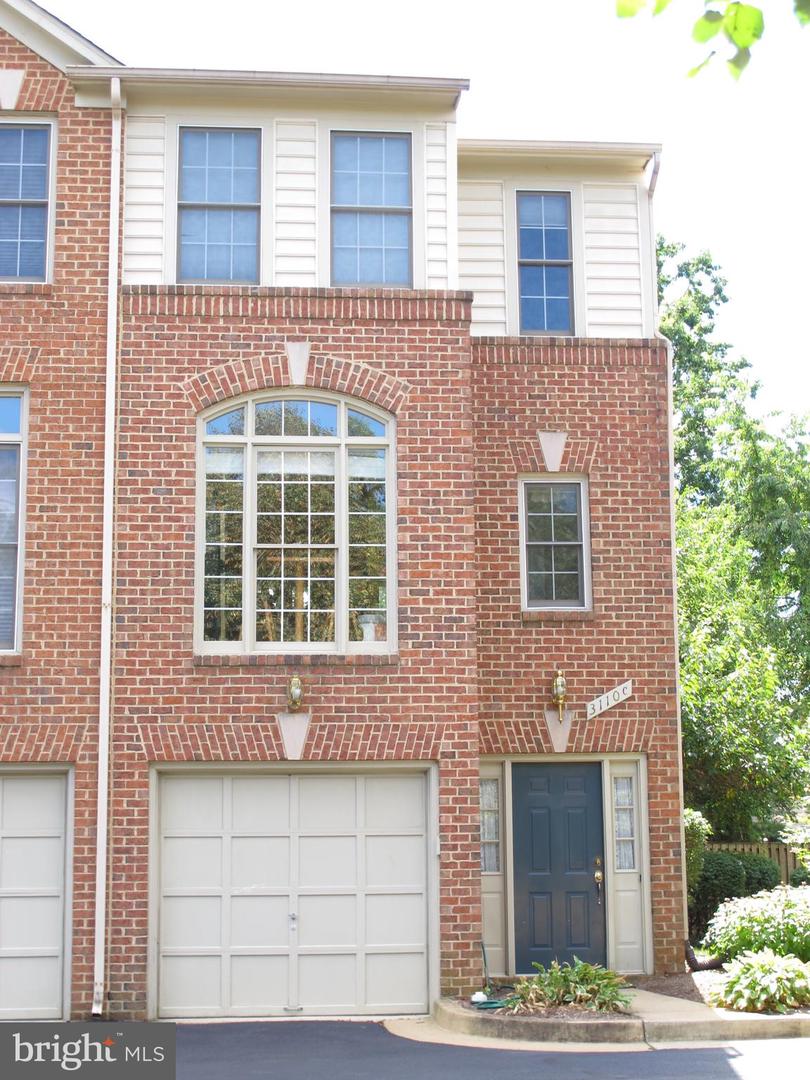 3110-C 9TH RD N, ARLINGTON, Virginia 22201, 2 Bedrooms Bedrooms, 9 Rooms Rooms,2 BathroomsBathrooms,Residential,For sale,3110-C 9TH RD N,VAAR2066898 MLS # VAAR2066898