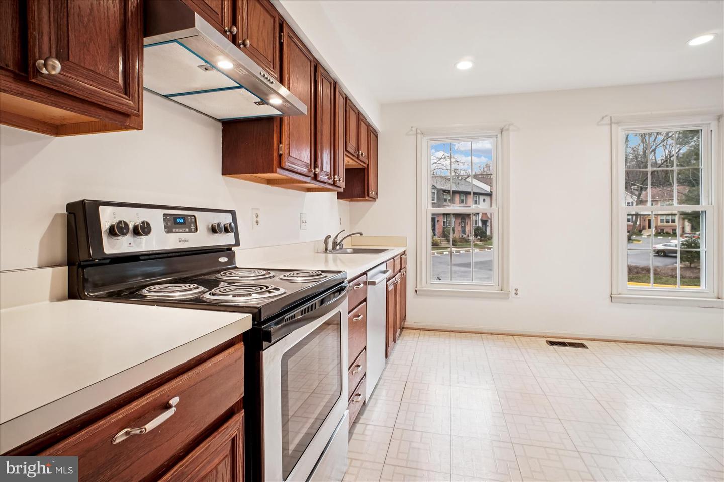 2816 KELLY SQ, VIENNA, Virginia 22181, 3 Bedrooms Bedrooms, ,3 BathroomsBathrooms,Residential,For sale,2816 KELLY SQ,VAFX2282712 MLS # VAFX2282712 2816 KELLY SQ, VIENNA, Virginia 22181, 3 Bedrooms Bedrooms, ,3 BathroomsBathrooms,Residential,For sale,2816 KELLY SQ,VAFX2282712 MLS # VAFX2282712