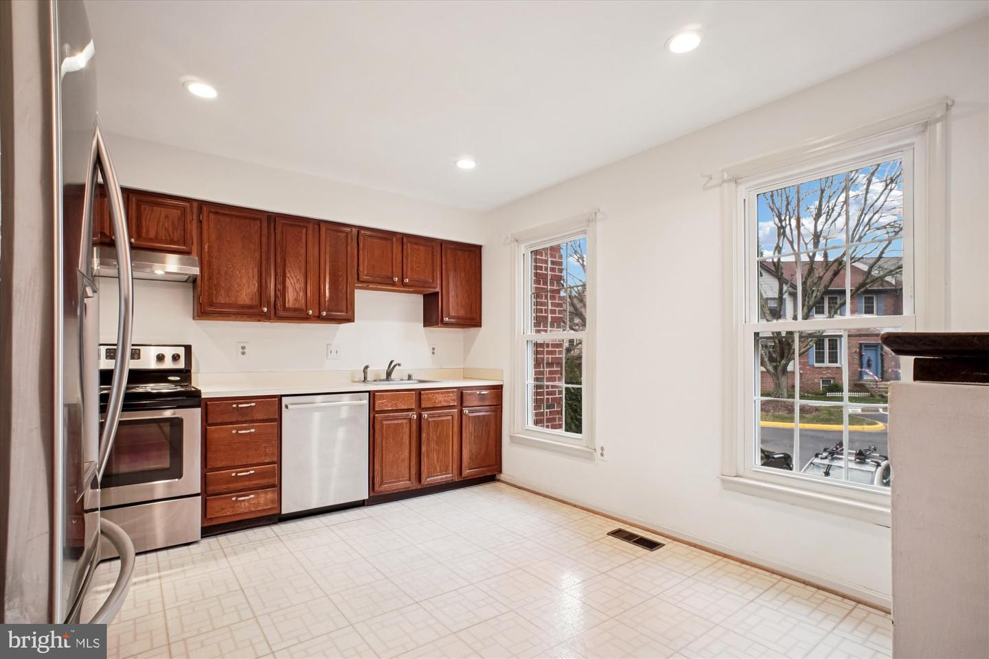 2816 KELLY SQ, VIENNA, Virginia 22181, 3 Bedrooms Bedrooms, ,3 BathroomsBathrooms,Residential,For sale,2816 KELLY SQ,VAFX2282712 MLS # VAFX2282712 2816 KELLY SQ, VIENNA, Virginia 22181, 3 Bedrooms Bedrooms, ,3 BathroomsBathrooms,Residential,For sale,2816 KELLY SQ,VAFX2282712 MLS # VAFX2282712