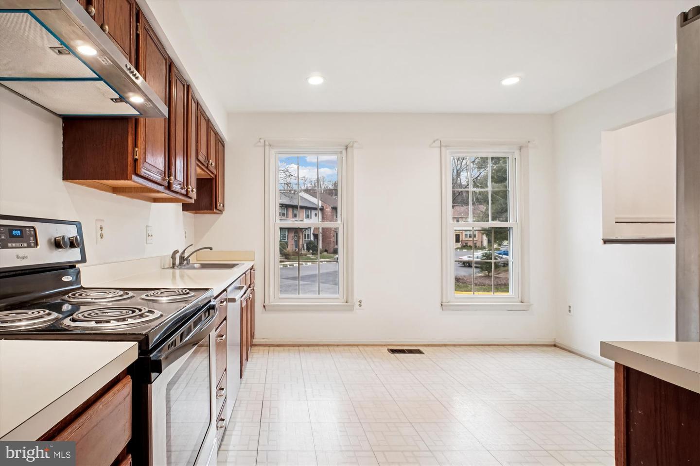 2816 KELLY SQ, VIENNA, Virginia 22181, 3 Bedrooms Bedrooms, ,3 BathroomsBathrooms,Residential,For sale,2816 KELLY SQ,VAFX2282712 MLS # VAFX2282712 2816 KELLY SQ, VIENNA, Virginia 22181, 3 Bedrooms Bedrooms, ,3 BathroomsBathrooms,Residential,For sale,2816 KELLY SQ,VAFX2282712 MLS # VAFX2282712