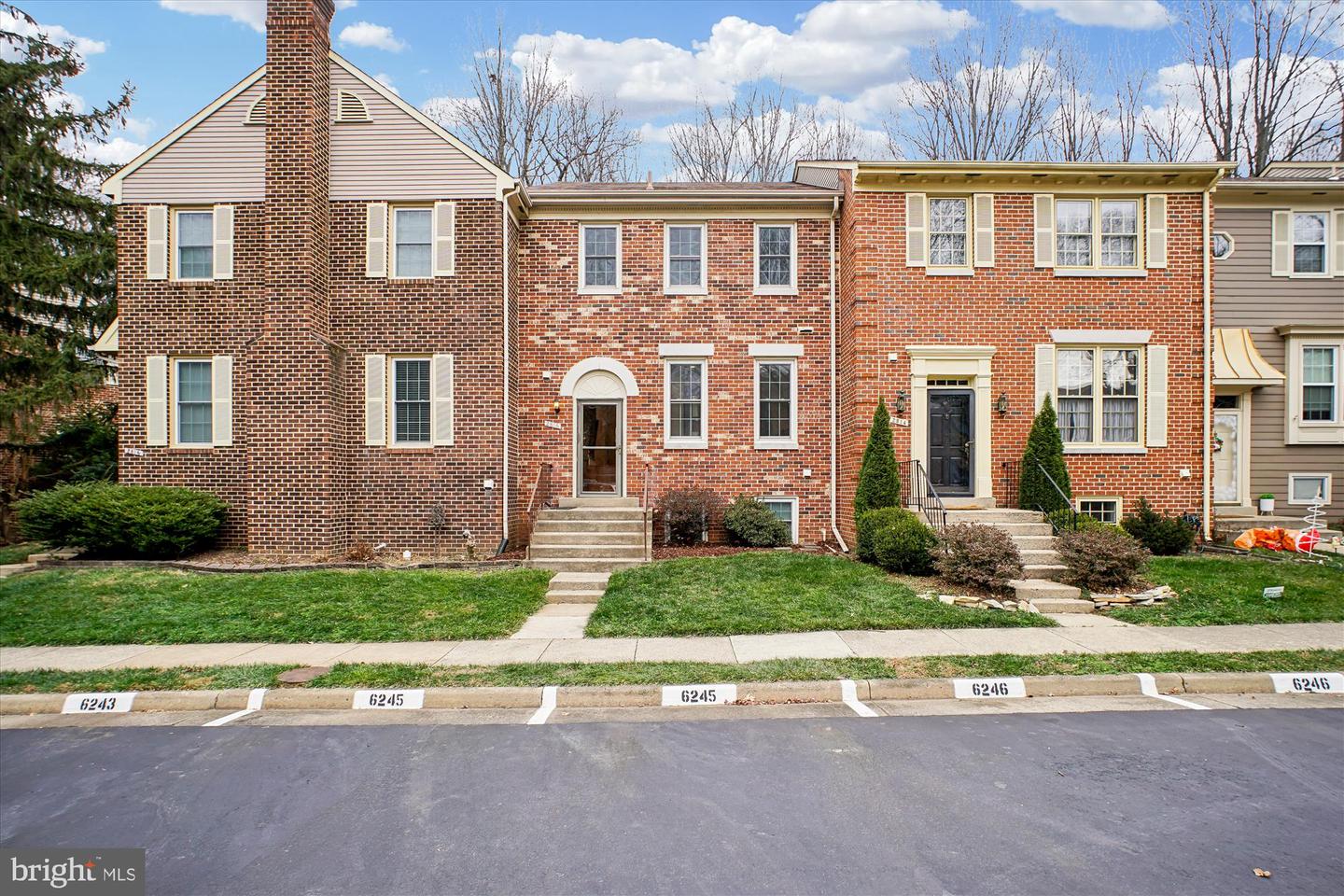 2816 KELLY SQ, VIENNA, Virginia 22181, 3 Bedrooms Bedrooms, ,3 BathroomsBathrooms,Residential,For sale,2816 KELLY SQ,VAFX2282712 MLS # VAFX2282712 2816 KELLY SQ, VIENNA, Virginia 22181, 3 Bedrooms Bedrooms, ,3 BathroomsBathrooms,Residential,For sale,2816 KELLY SQ,VAFX2282712 MLS # VAFX2282712