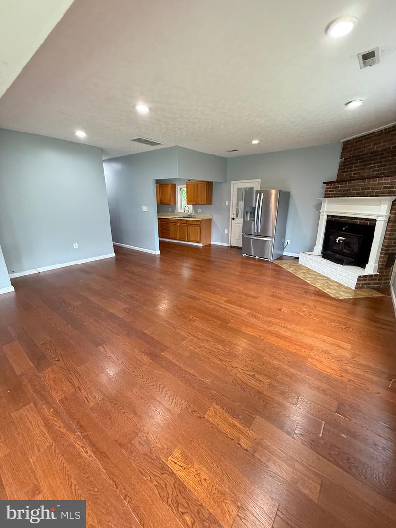 7421 LAKE DR, MANASSAS, Virginia 20111, 3 Bedrooms Bedrooms, ,1 BathroomBathrooms,Residential,For sale,7421 LAKE DR,VAPW2109270 MLS # VAPW2109270