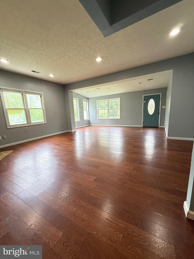 7421 LAKE DR, MANASSAS, Virginia 20111, 3 Bedrooms Bedrooms, ,1 BathroomBathrooms,Residential,For sale,7421 LAKE DR,VAPW2109270 MLS # VAPW2109270