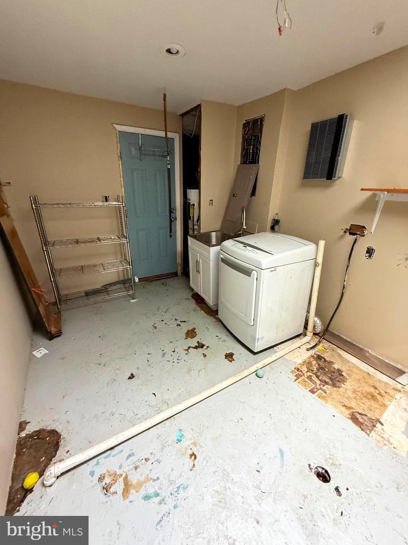 7421 LAKE DR, MANASSAS, Virginia 20111, 3 Bedrooms Bedrooms, ,1 BathroomBathrooms,Residential,For sale,7421 LAKE DR,VAPW2109270 MLS # VAPW2109270