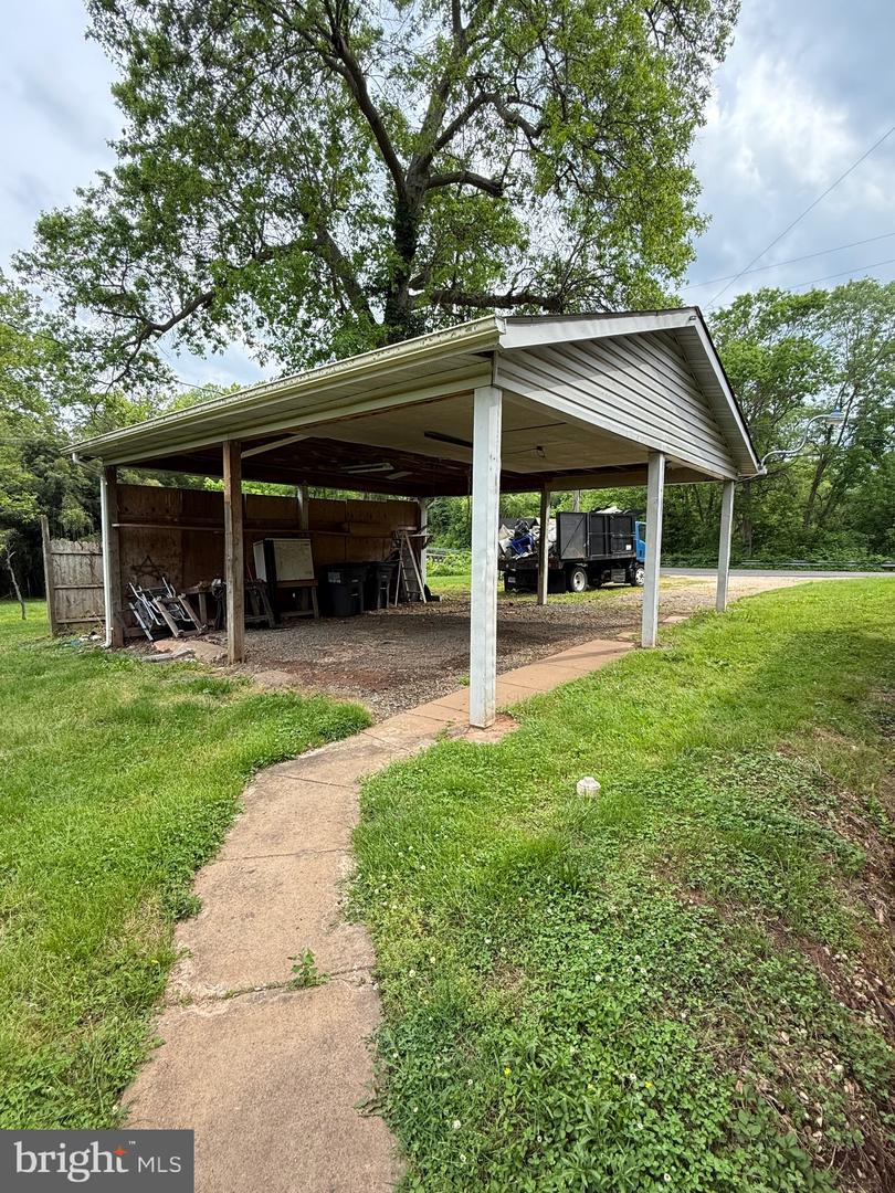 7421 LAKE DR, MANASSAS, Virginia 20111, 3 Bedrooms Bedrooms, ,1 BathroomBathrooms,Residential,For sale,7421 LAKE DR,VAPW2109270 MLS # VAPW2109270