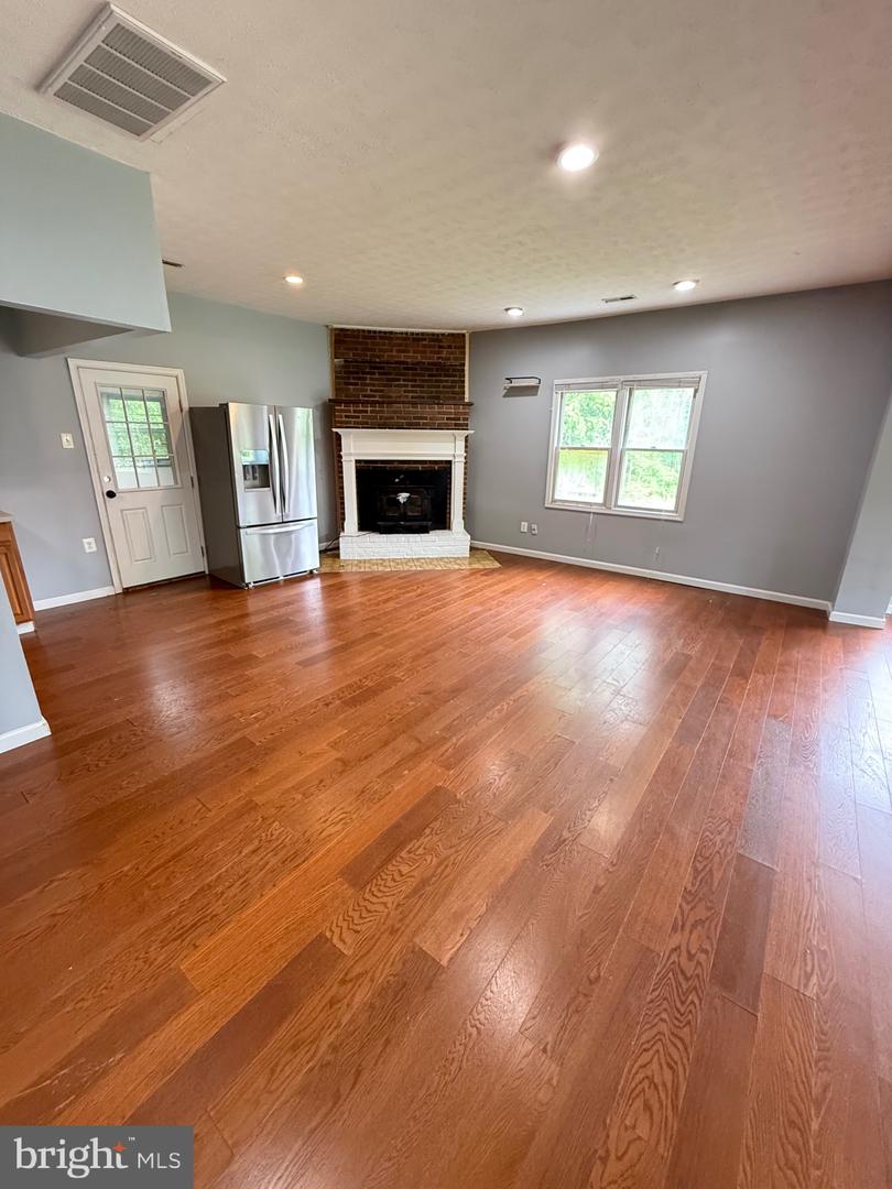 7421 LAKE DR, MANASSAS, Virginia 20111, 3 Bedrooms Bedrooms, ,1 BathroomBathrooms,Residential,For sale,7421 LAKE DR,VAPW2109270 MLS # VAPW2109270